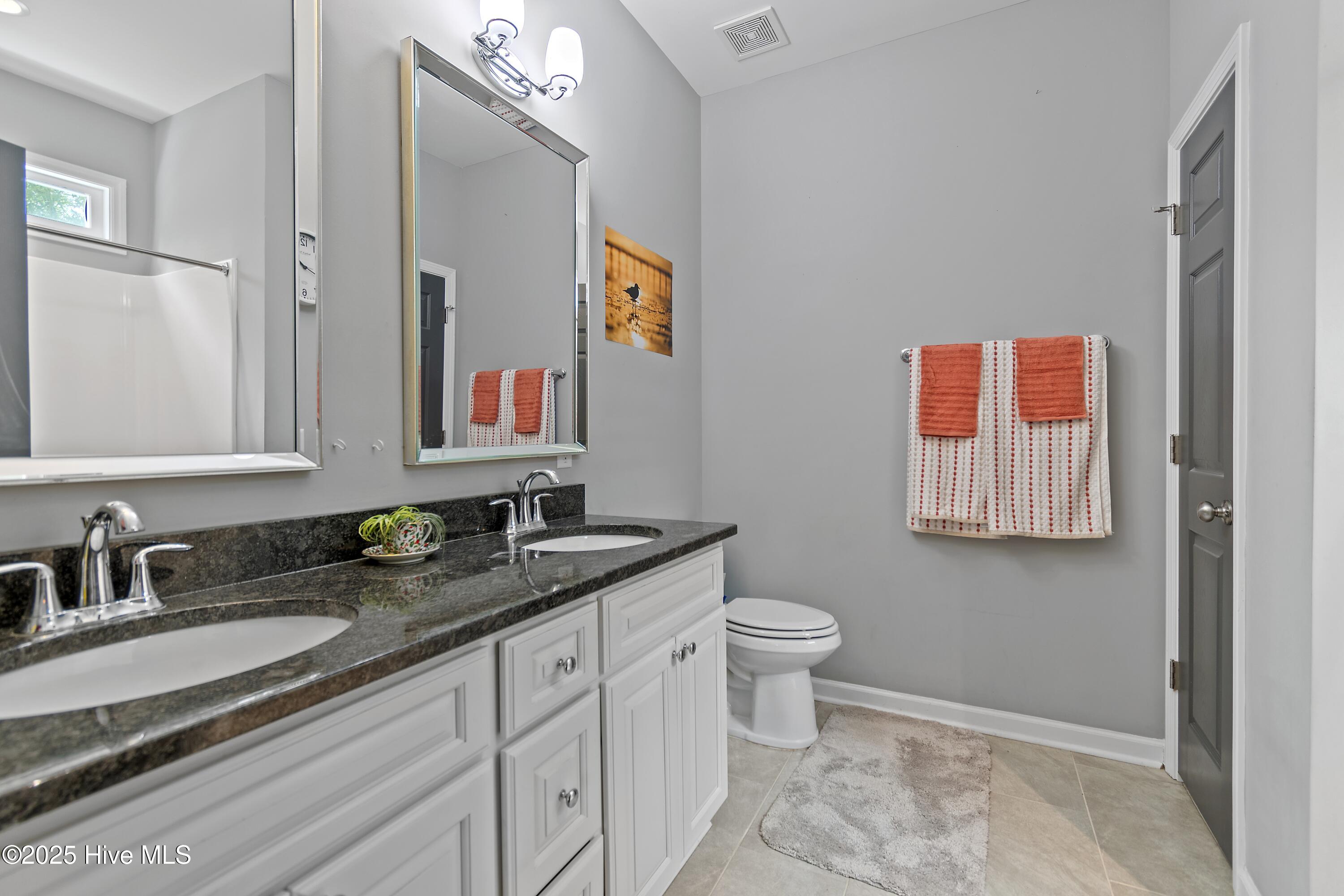 100527886 | Photo 15