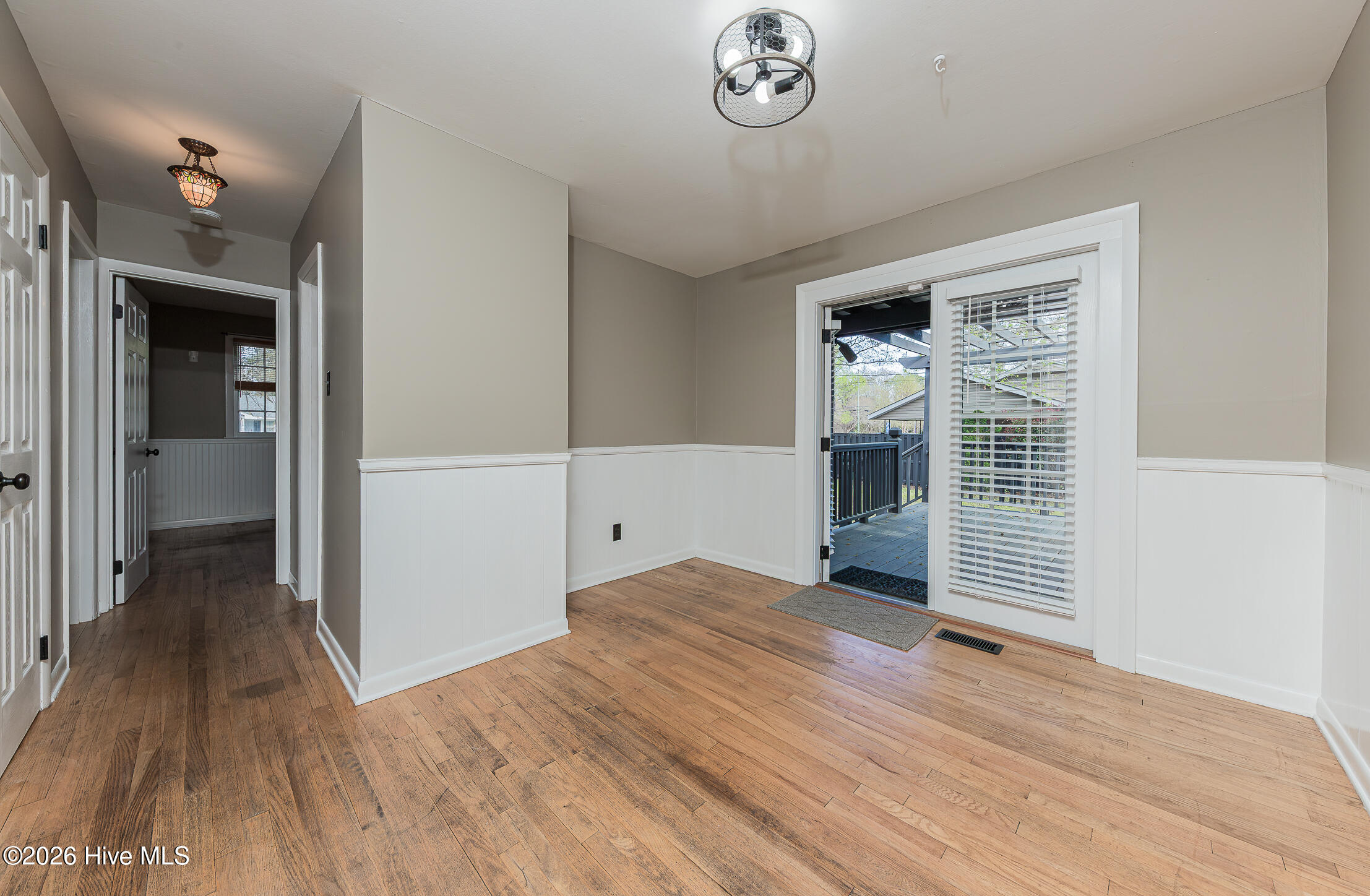 100563981 | Photo 10