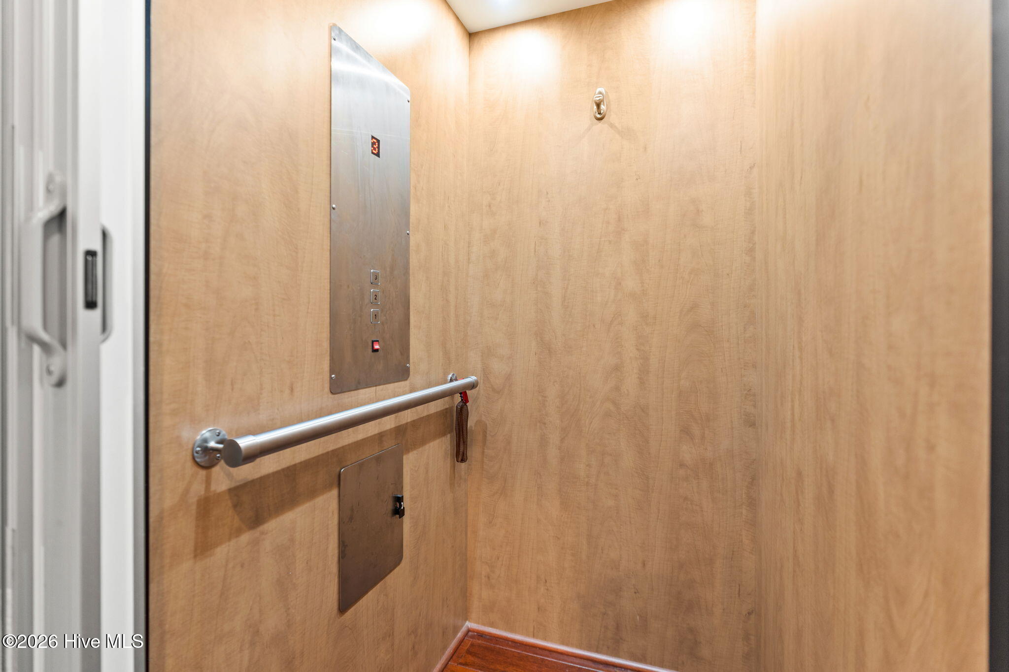 100549947 | Photo 39