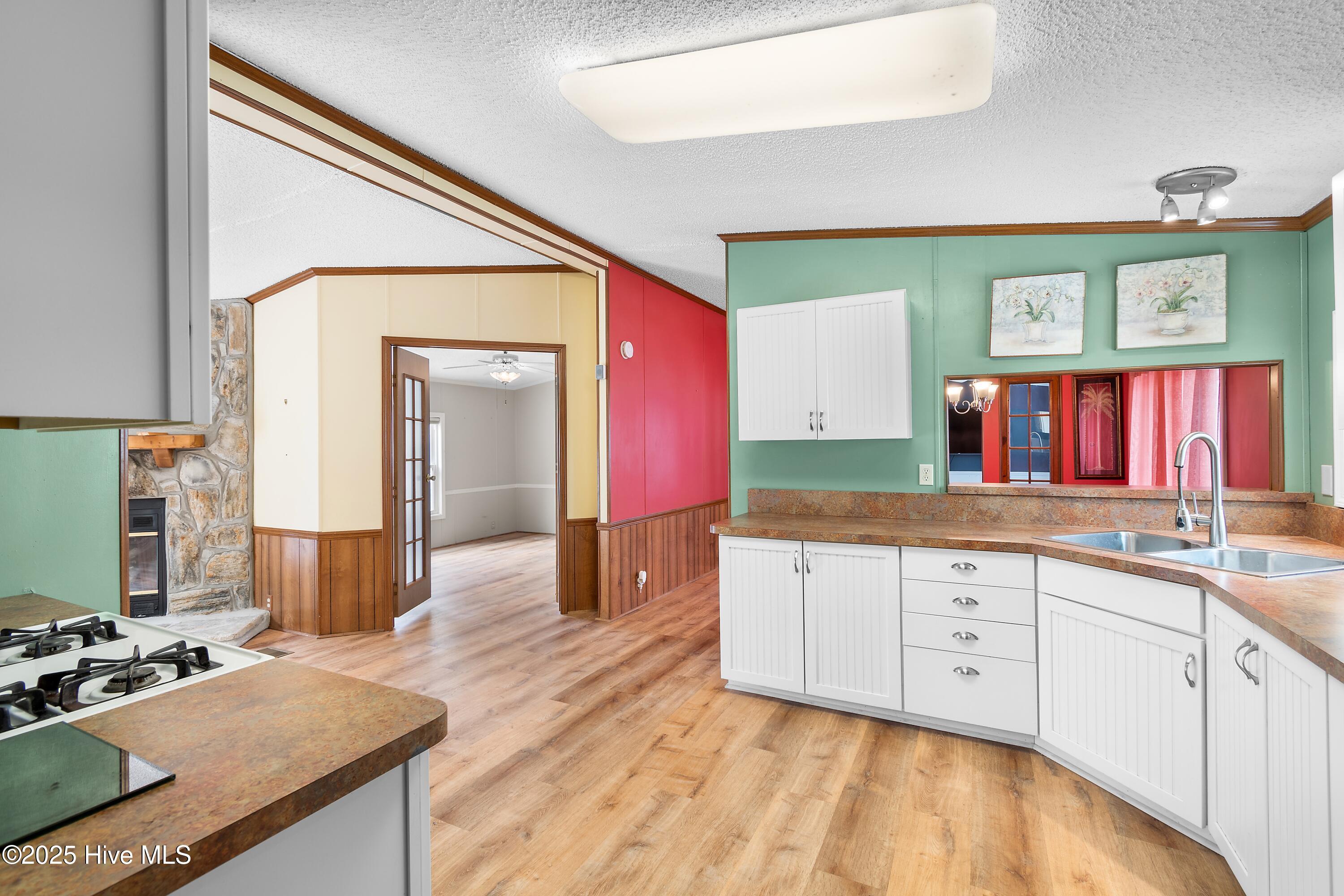 100538927 | Photo 14