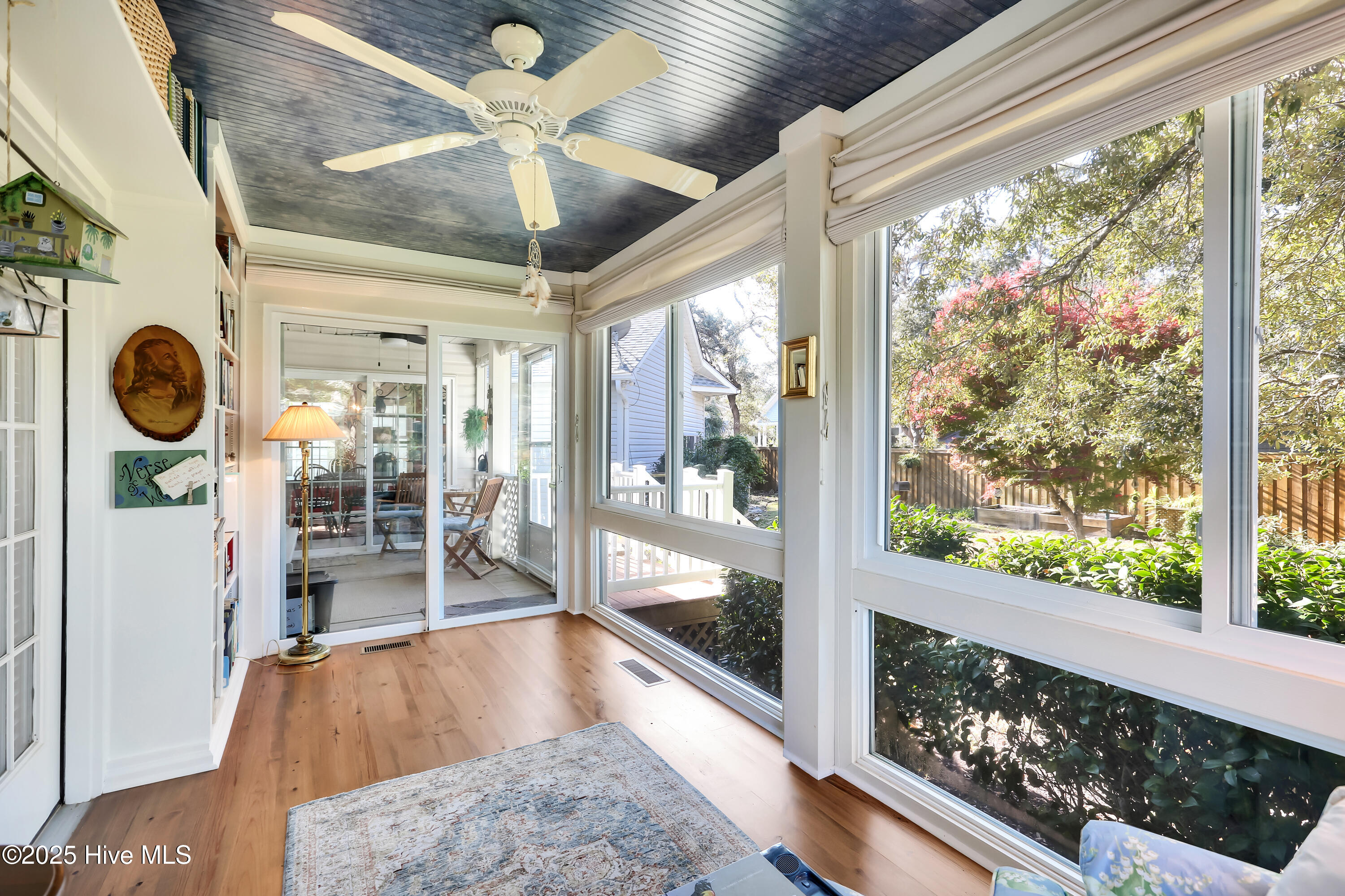 100544333 | Photo 26