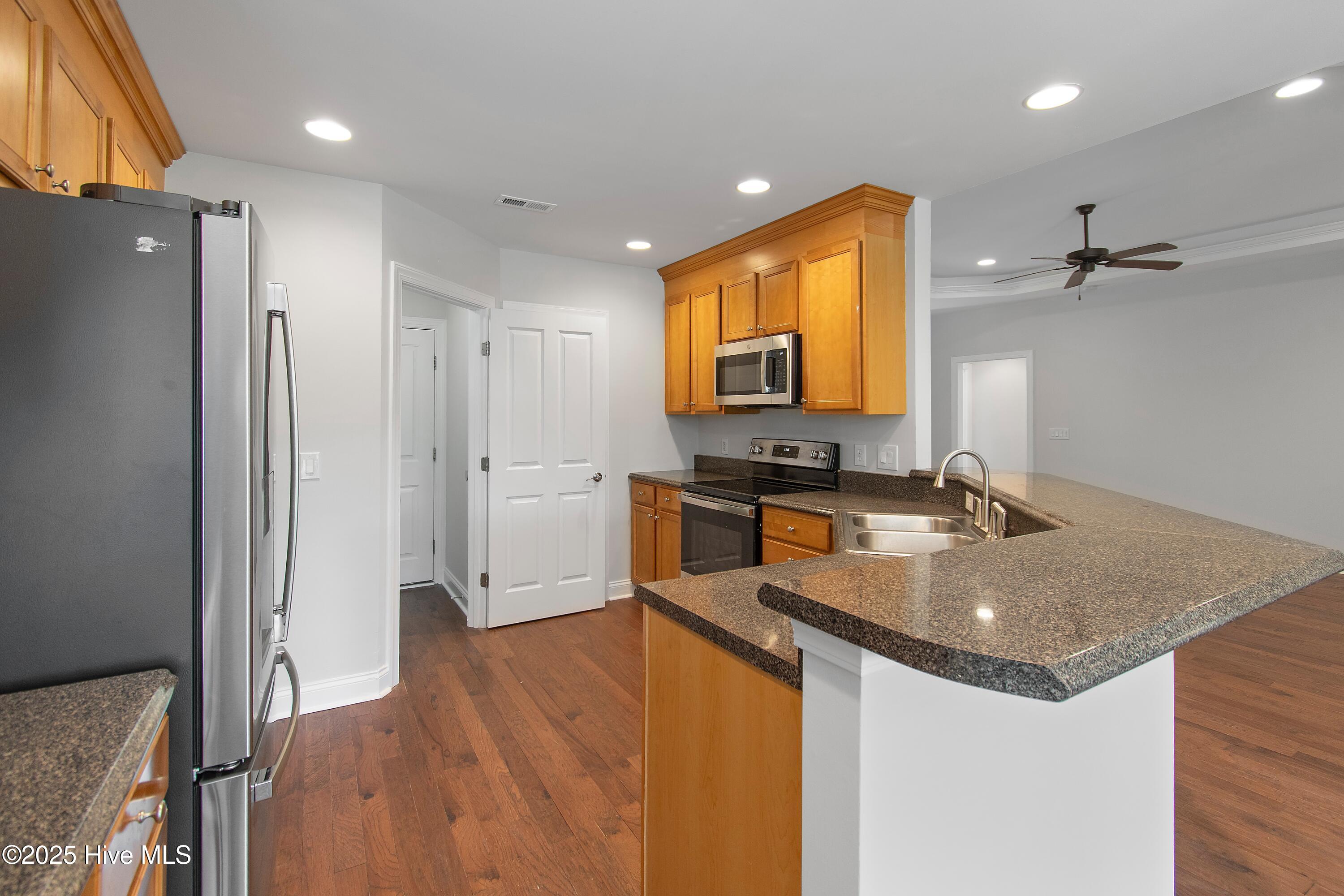 100527568 | Photo 12