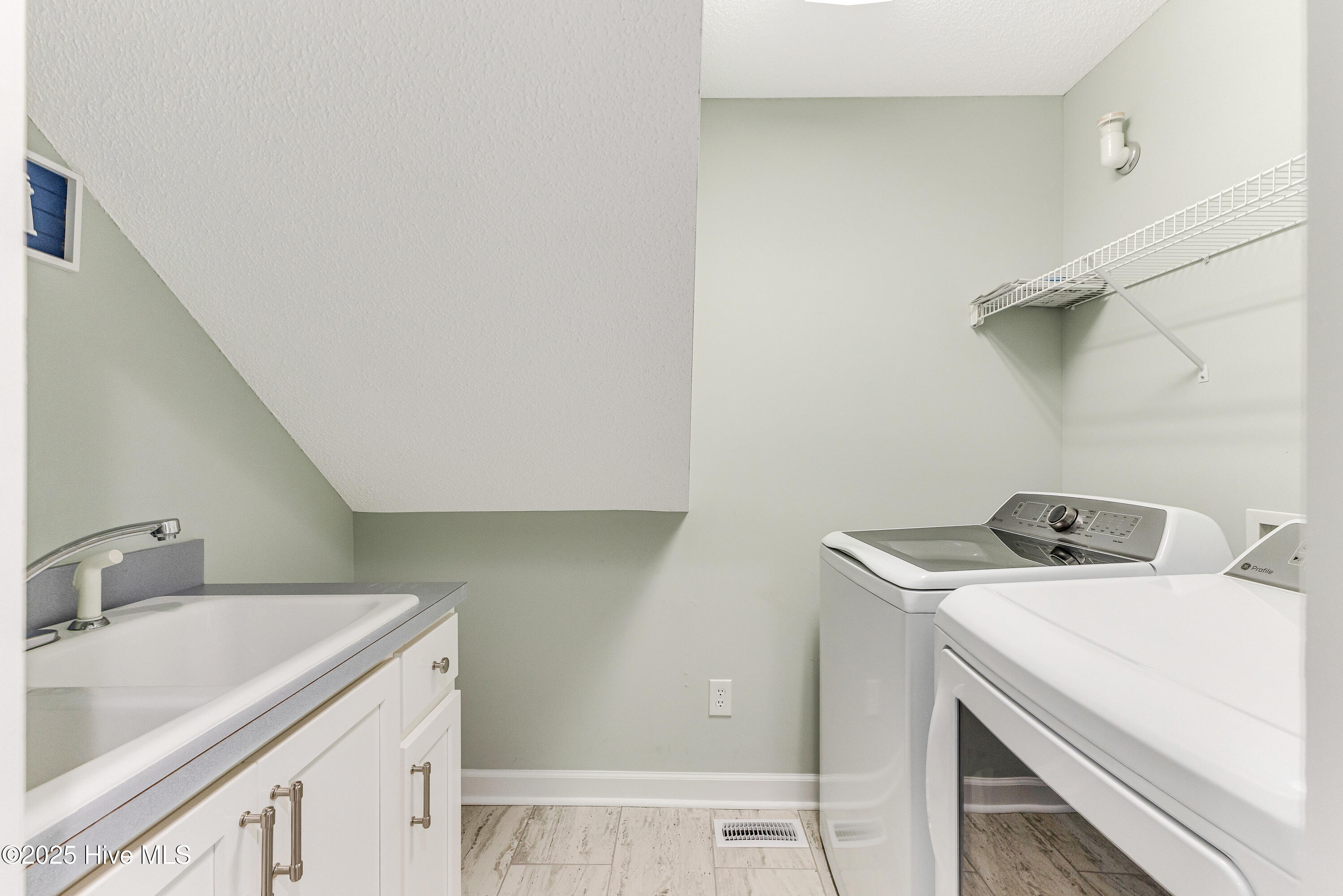 100530273 | Photo 29