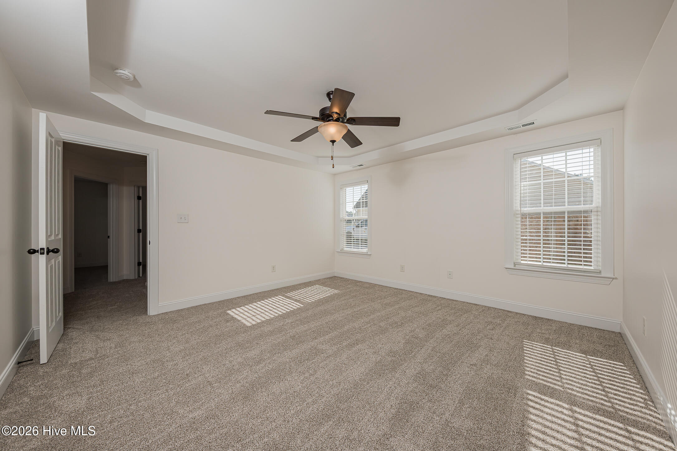 100566489 | Photo 30