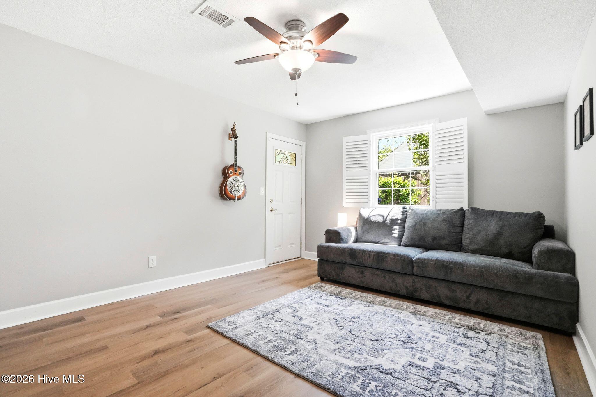 100568648 | Photo 38