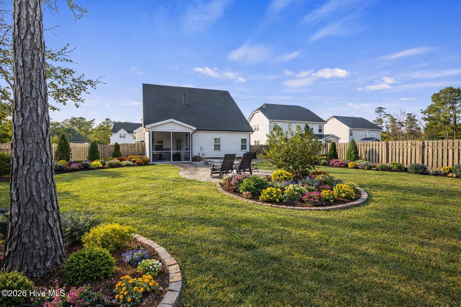 100554111 | Photo 35