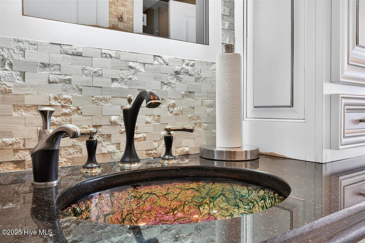 100538364 | Photo 40