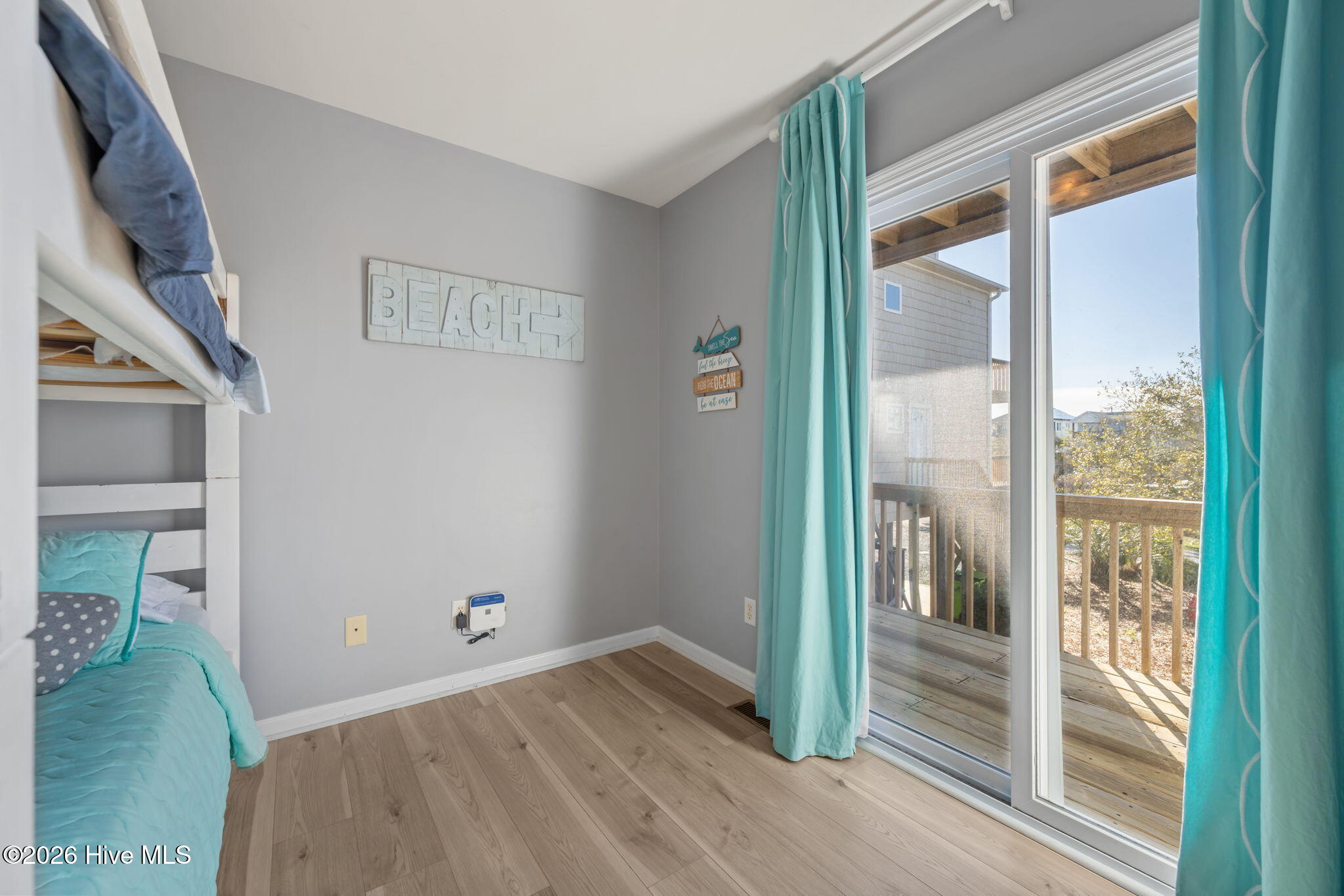 100560974 | Photo 28