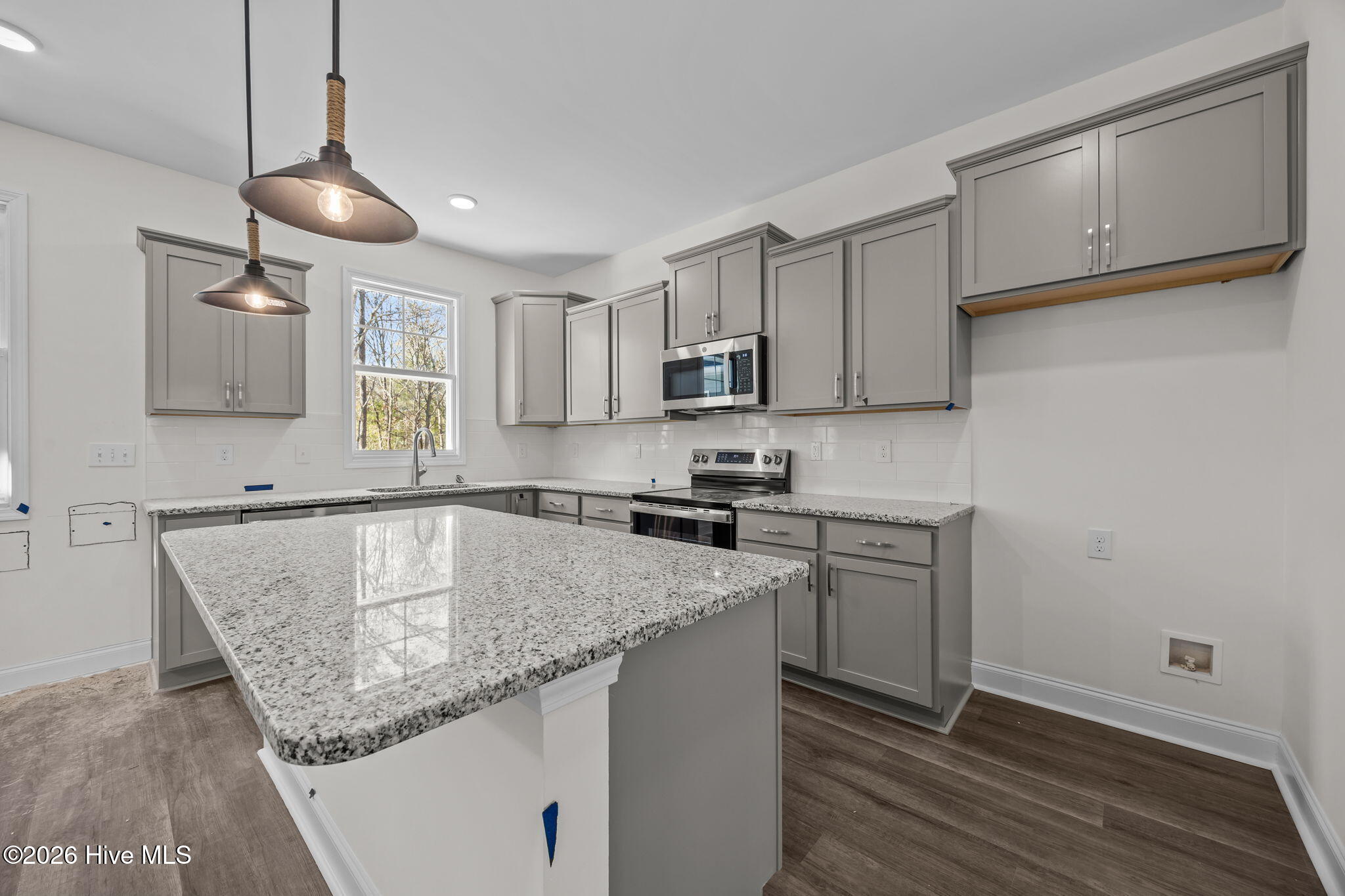 100528707 | Photo 12