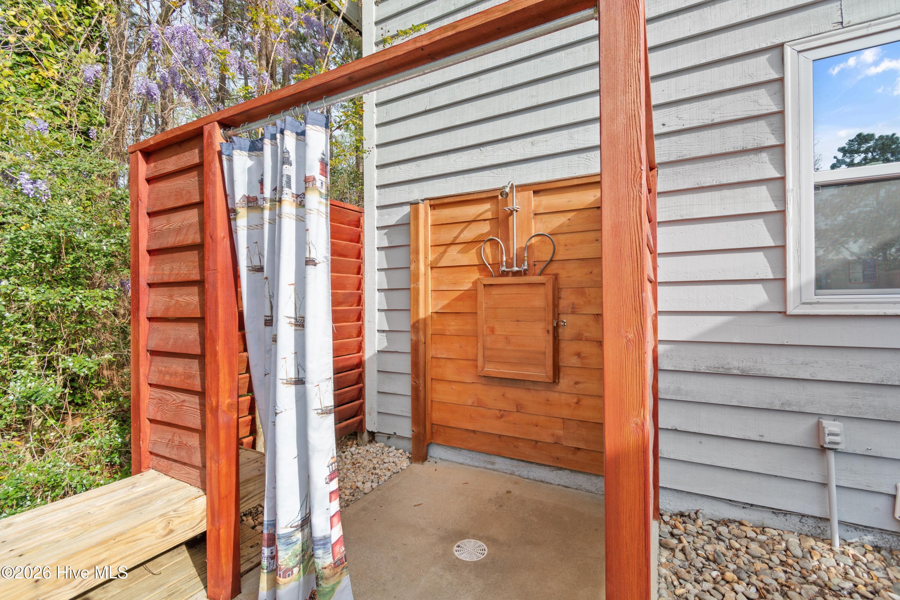 100564026 | Photo 53