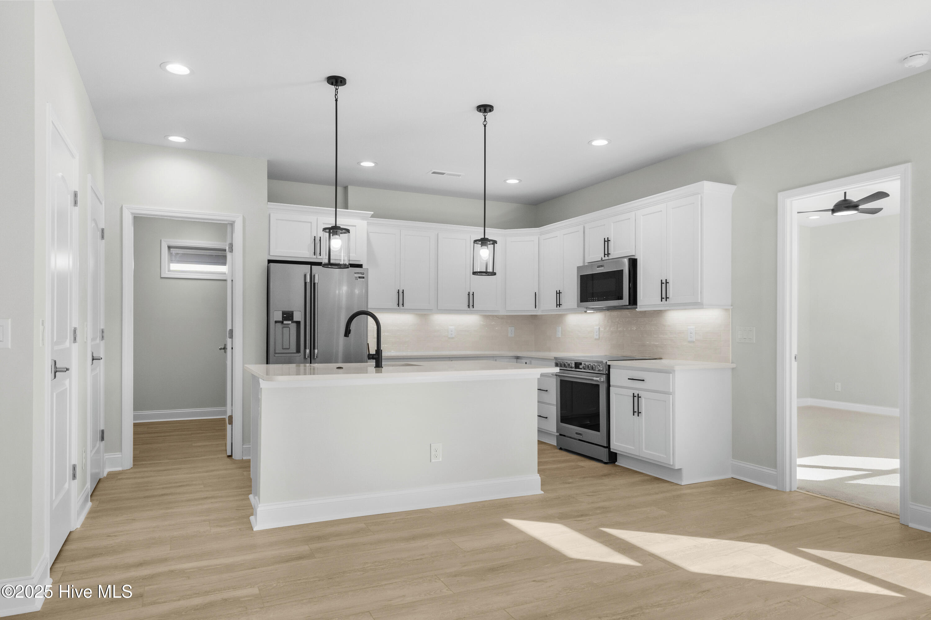 100487215 | Photo 16