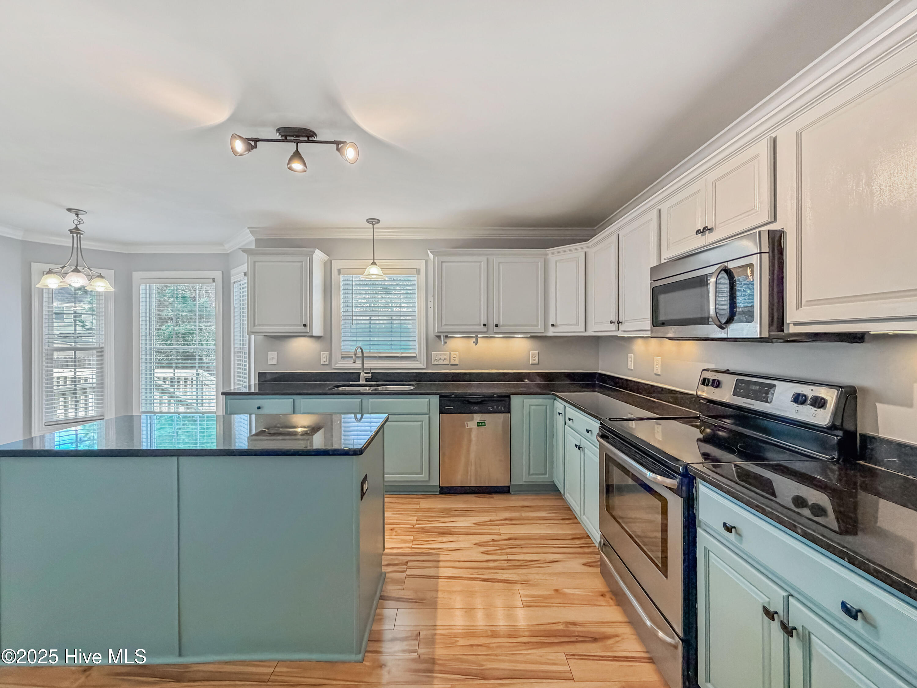 100543417 | Photo 14