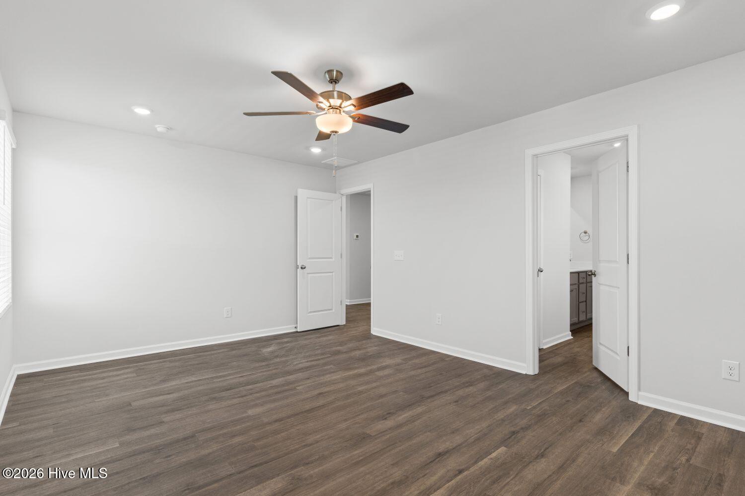 100535209 | Photo 35