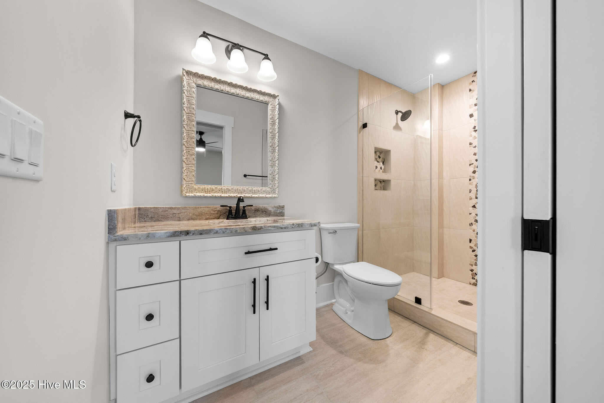 100521621 | Photo 46