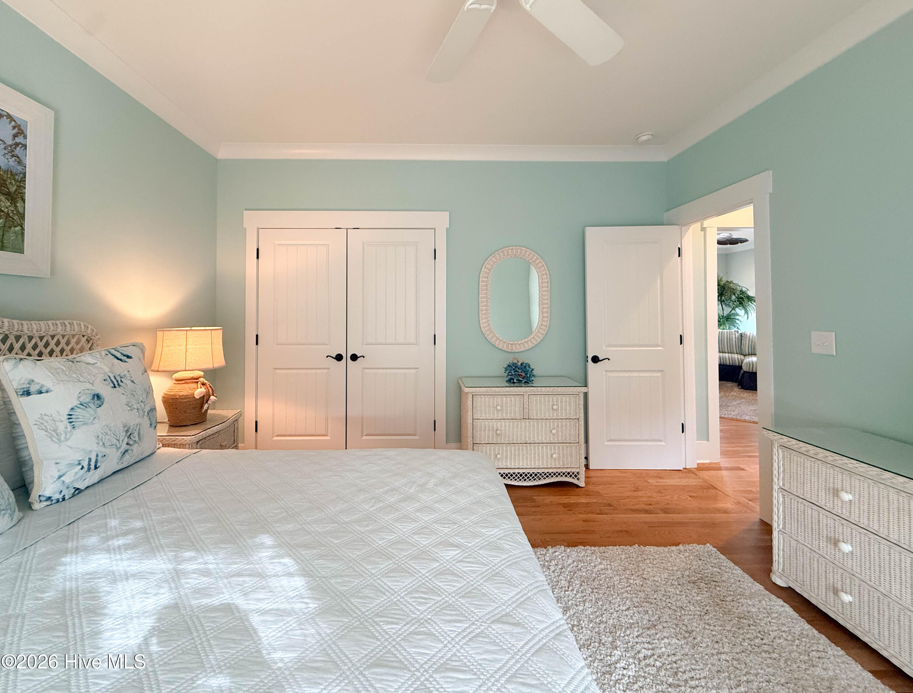 100548622 | Photo 41