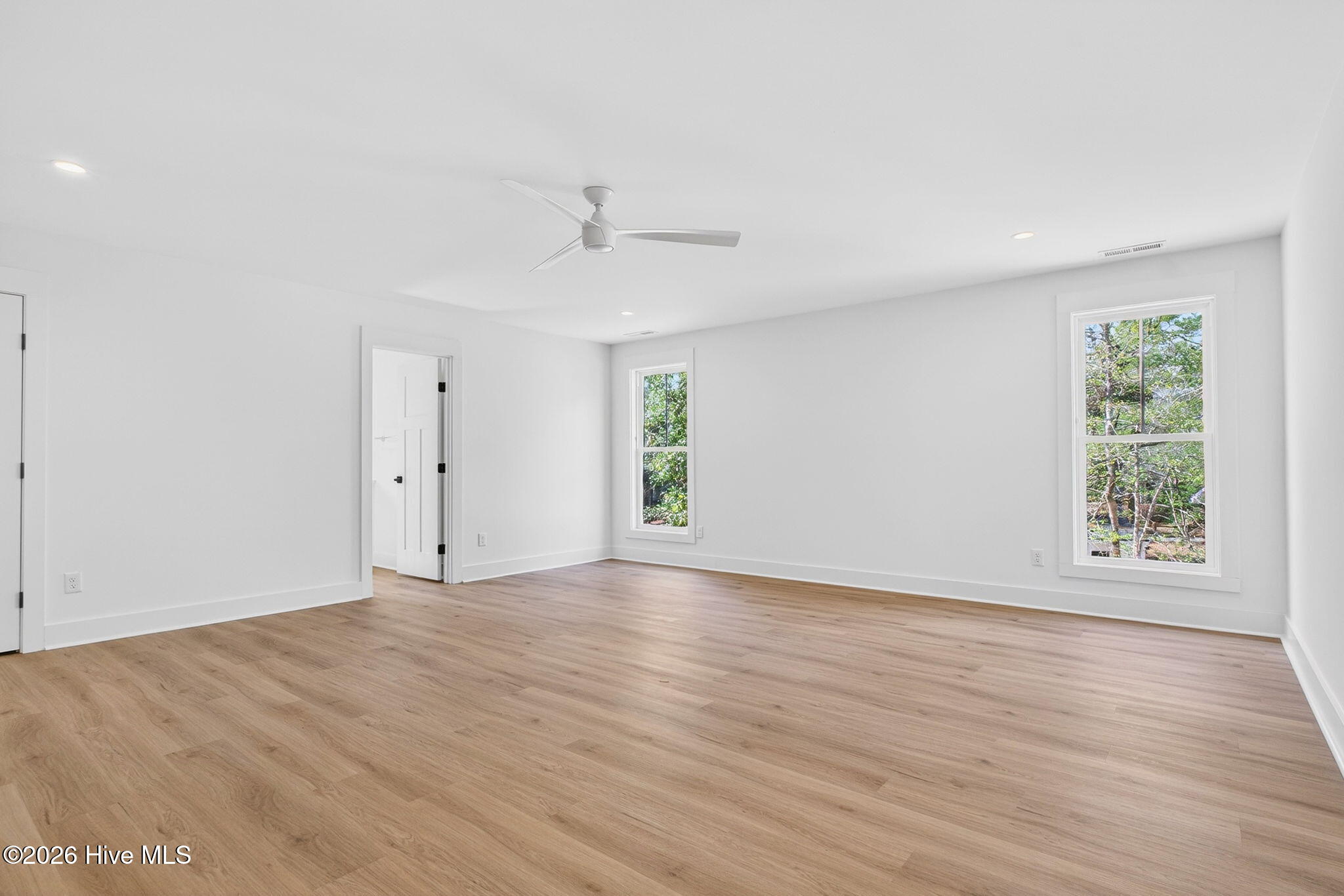 100559377 | Photo 30