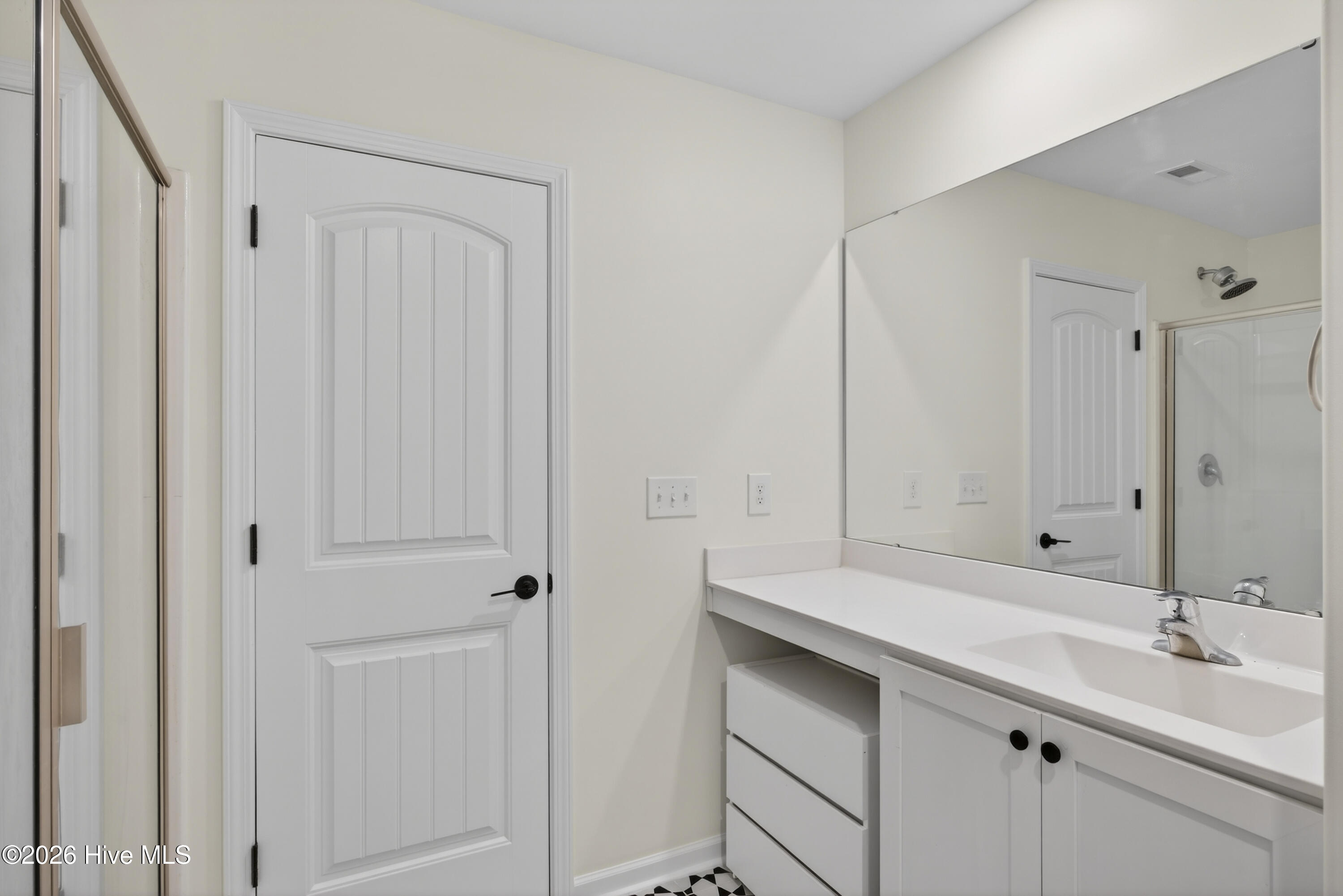 100553083 | Photo 21