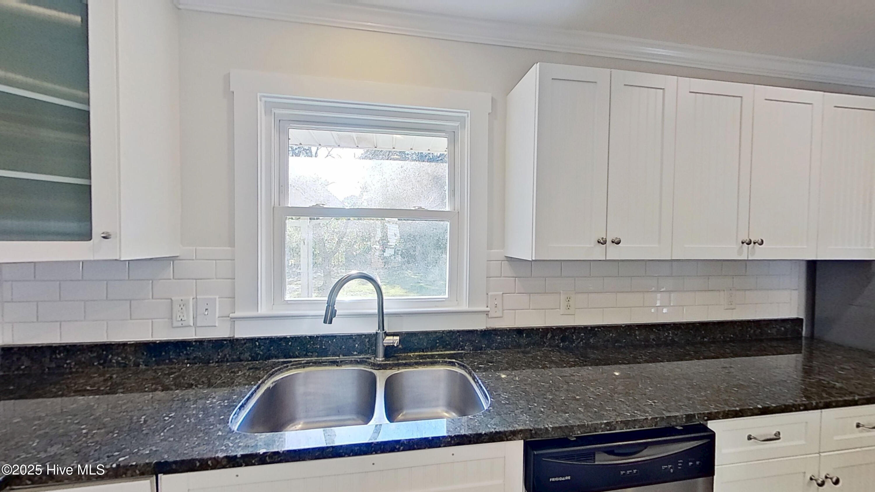 100541307 | Photo 10