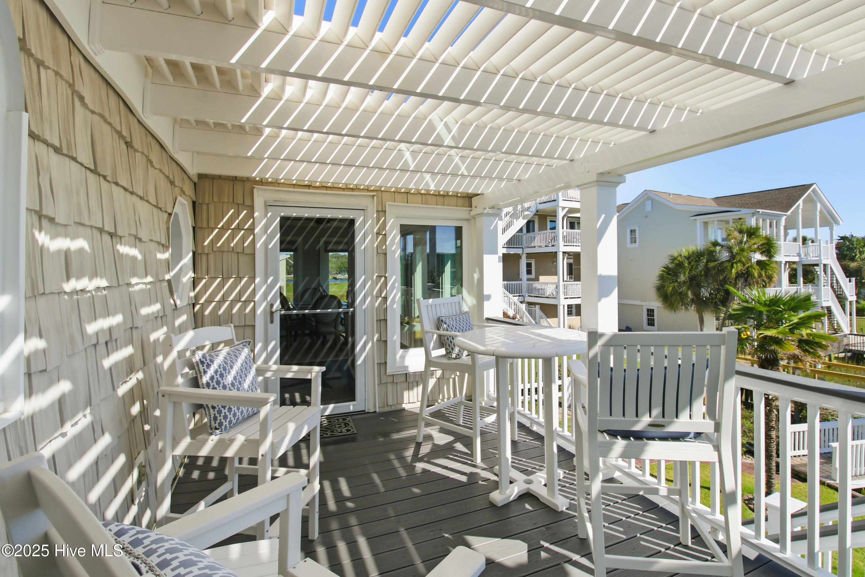 100557076 | Photo 30