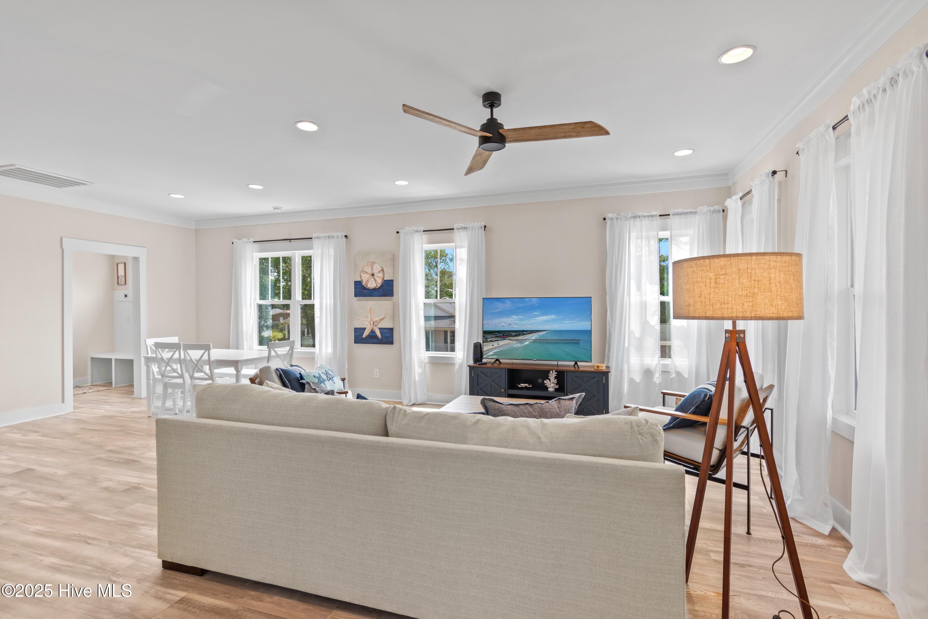 100544300 | Photo 29