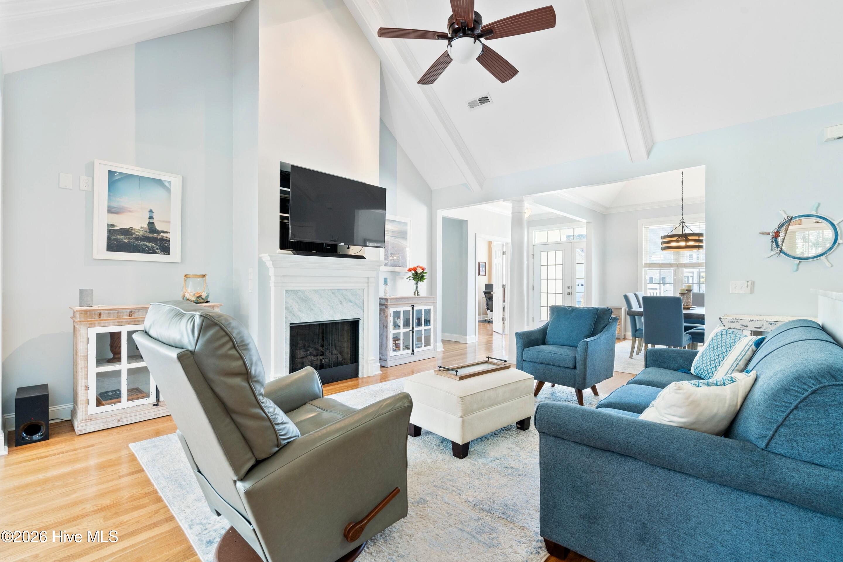 100549432 | Photo 11