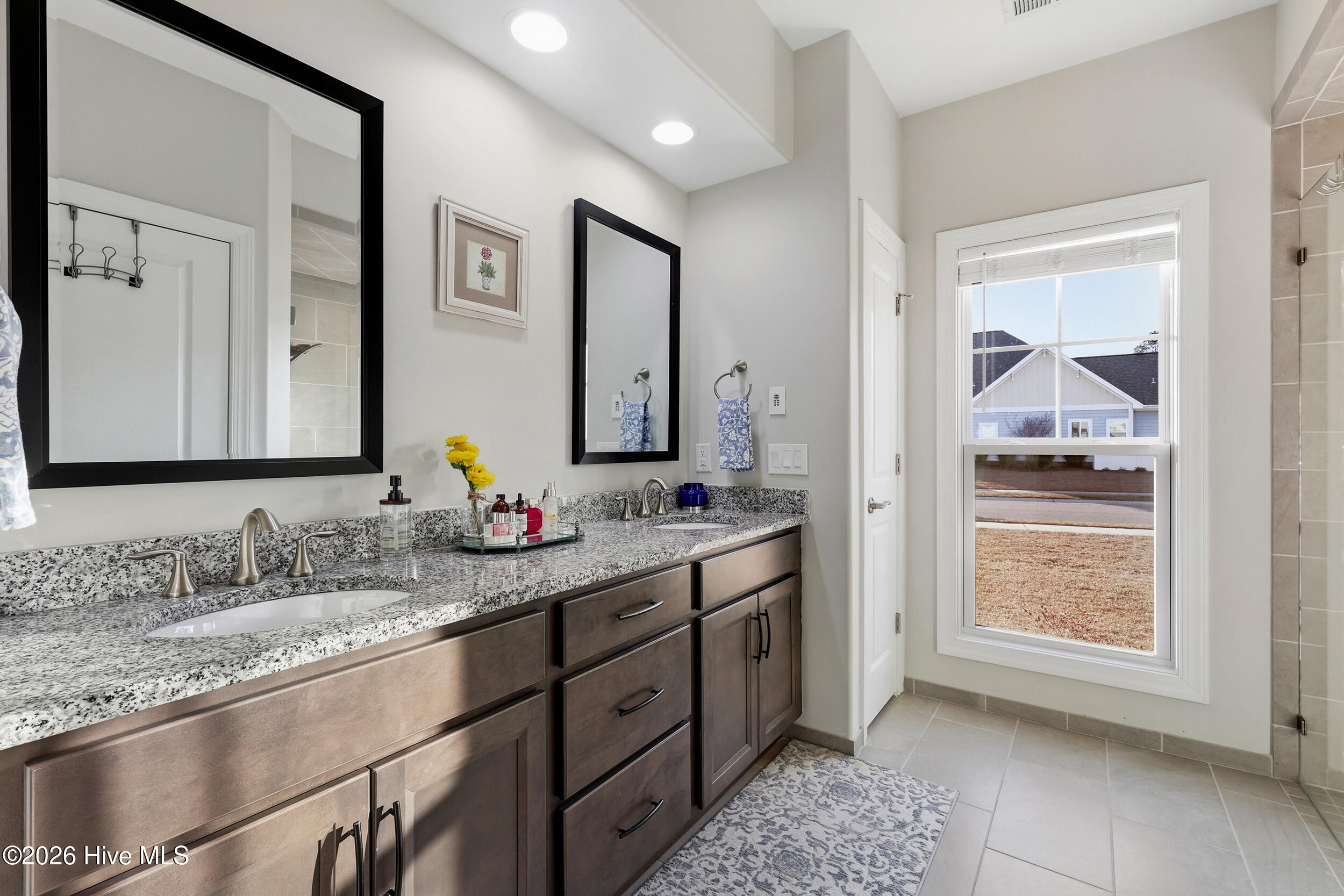 100551027 | Photo 35