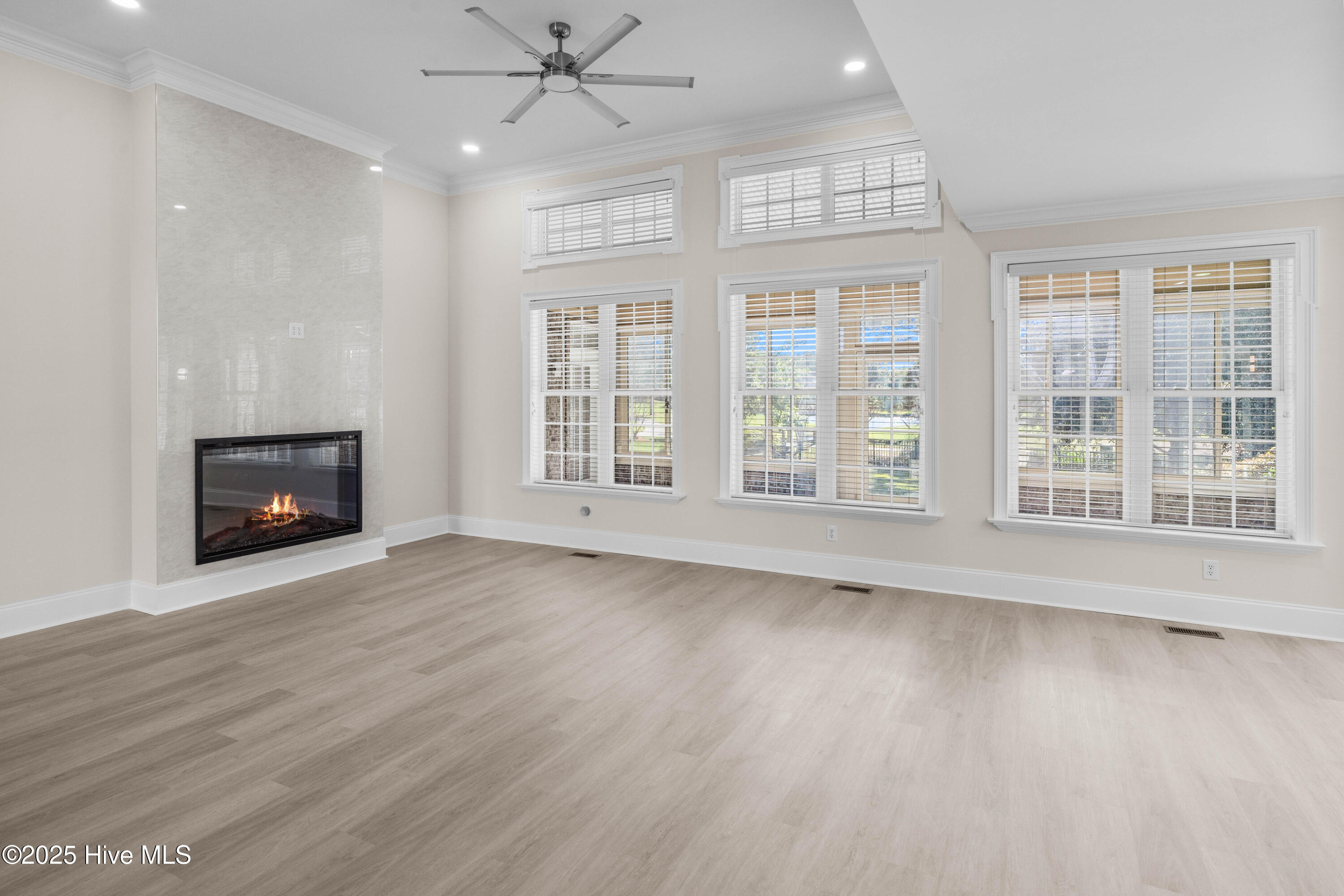 100537525 | Photo 18