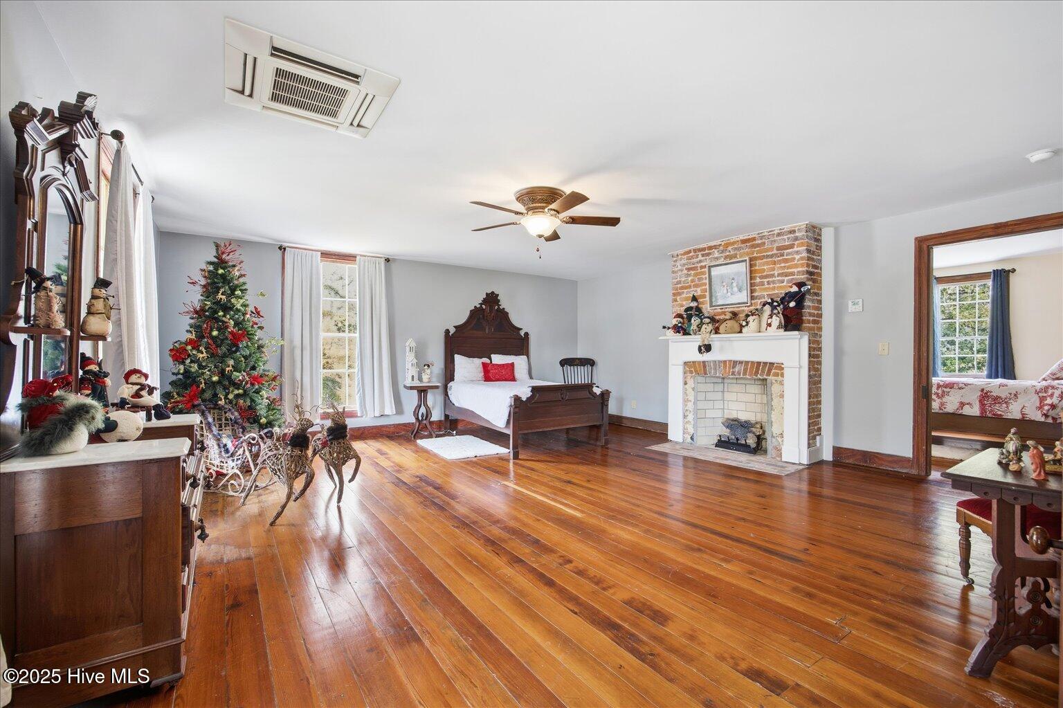 100545633 | Photo 54