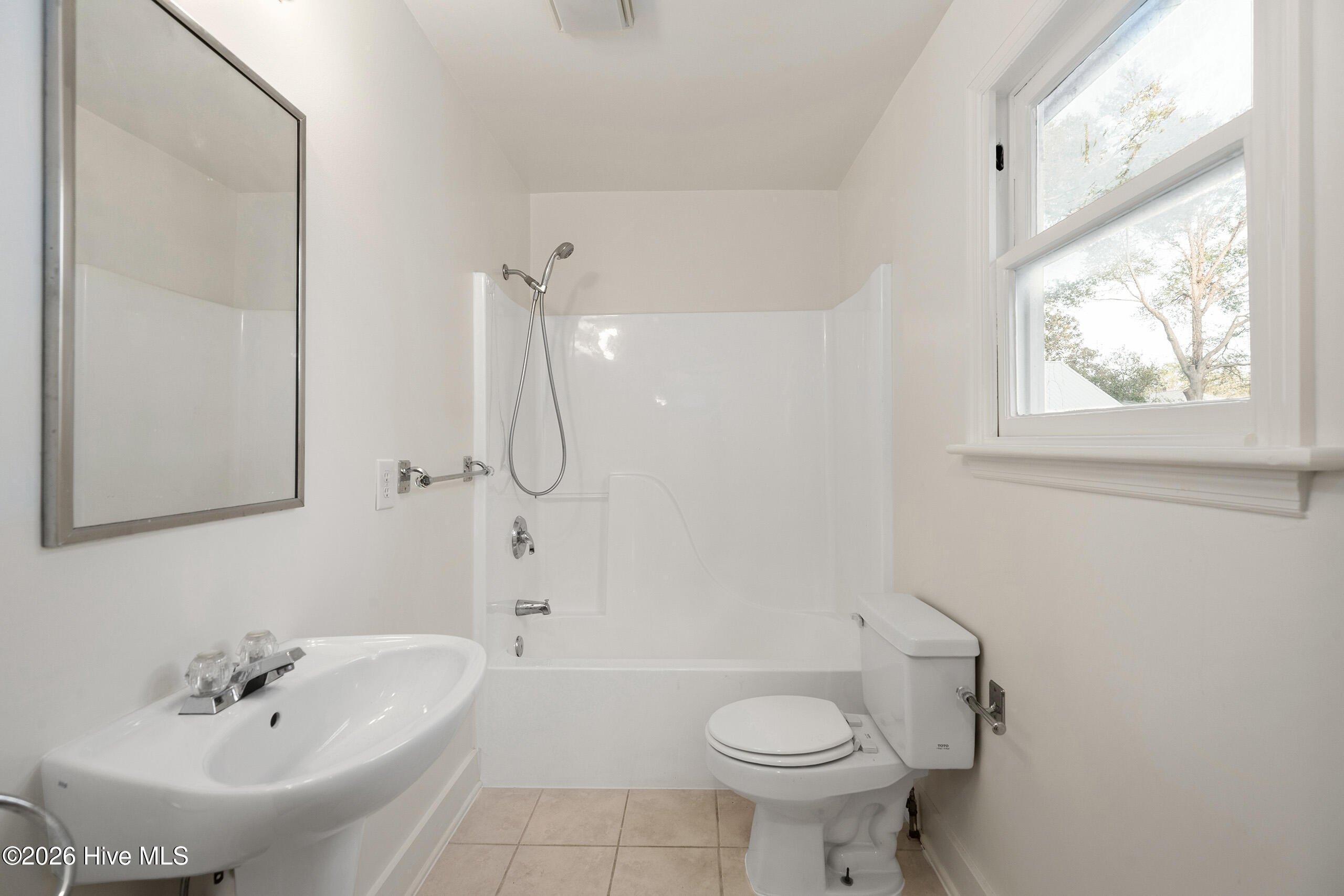 100563959 | Photo 16