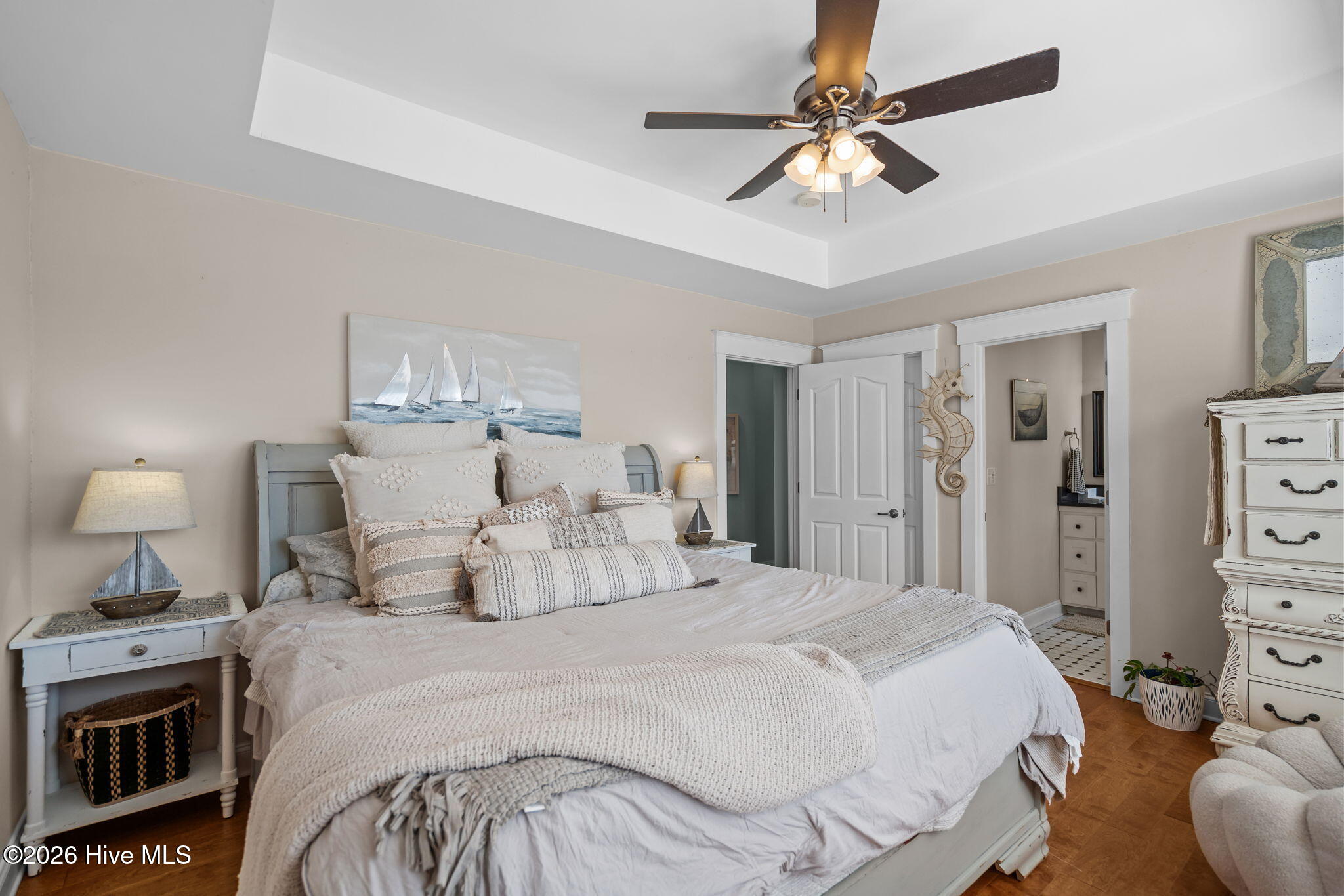 100555800 | Photo 45