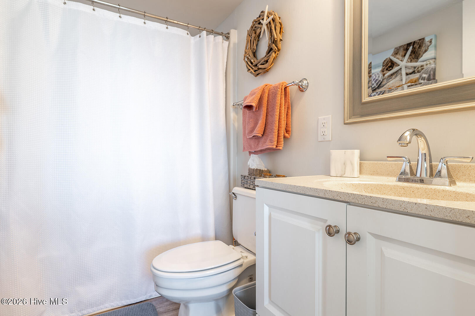 100562169 | Photo 17