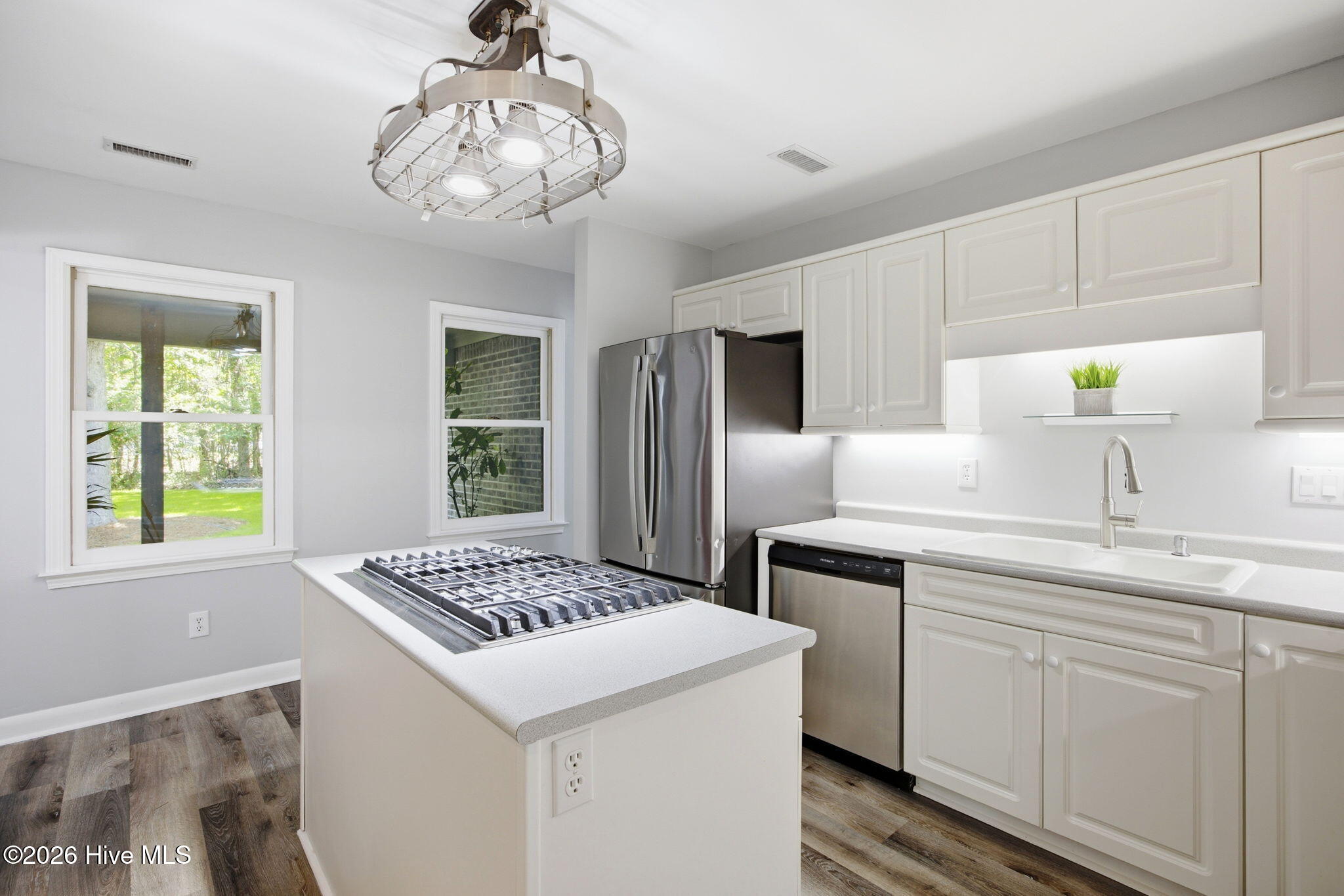 100569469 | Photo 17