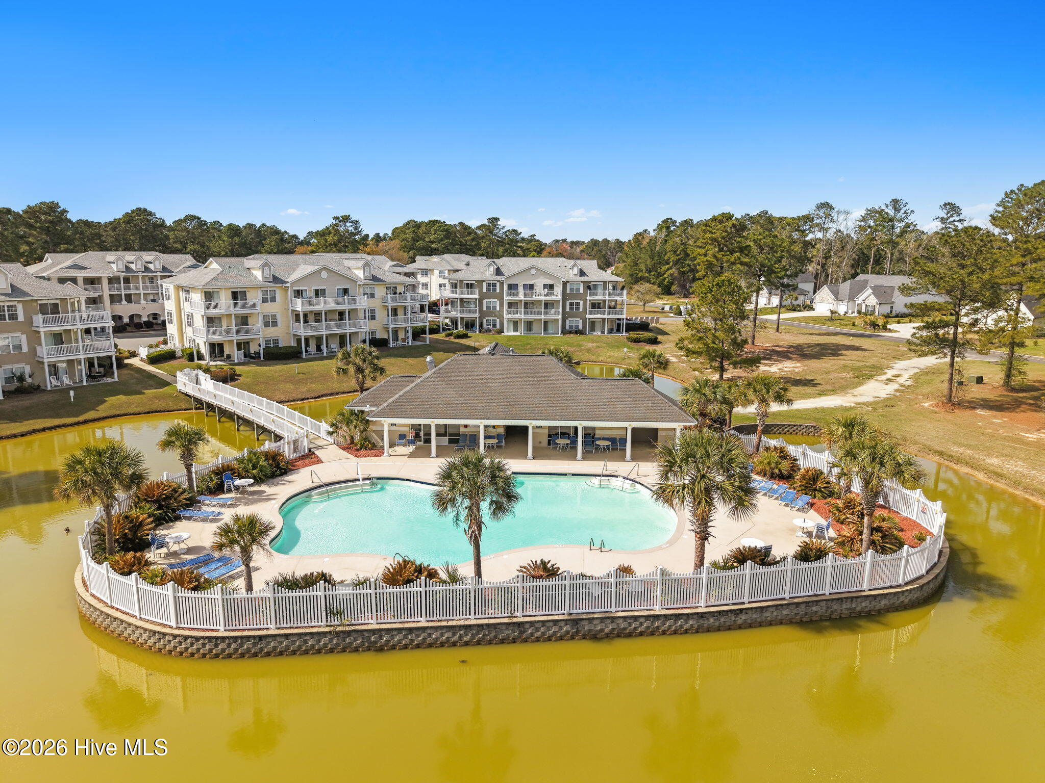 100561971 | Photo 32