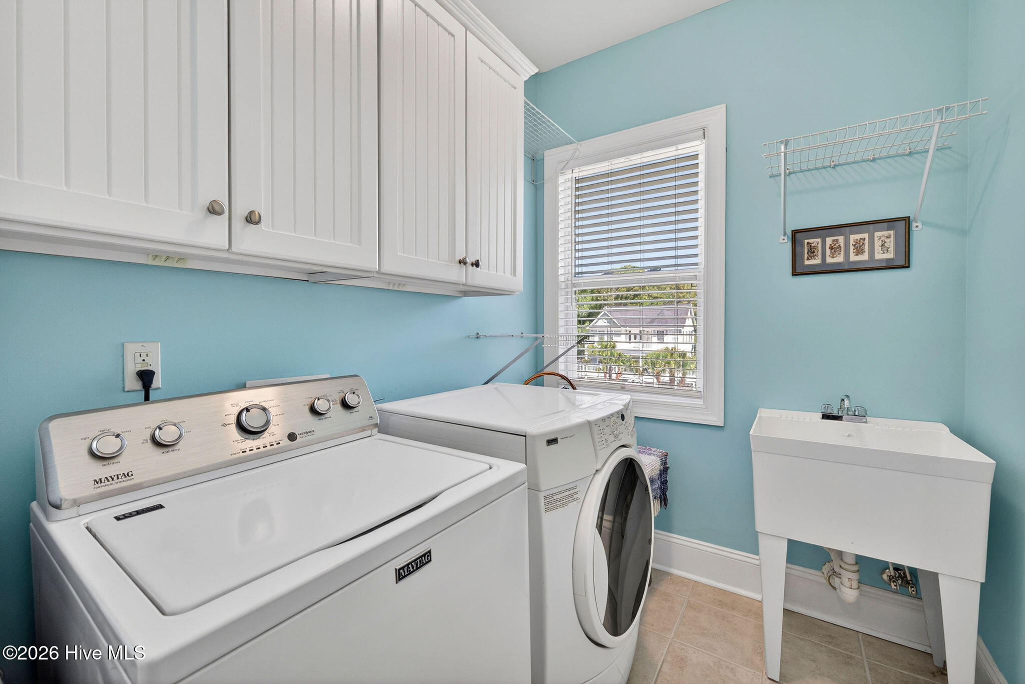 100570117 | Photo 42