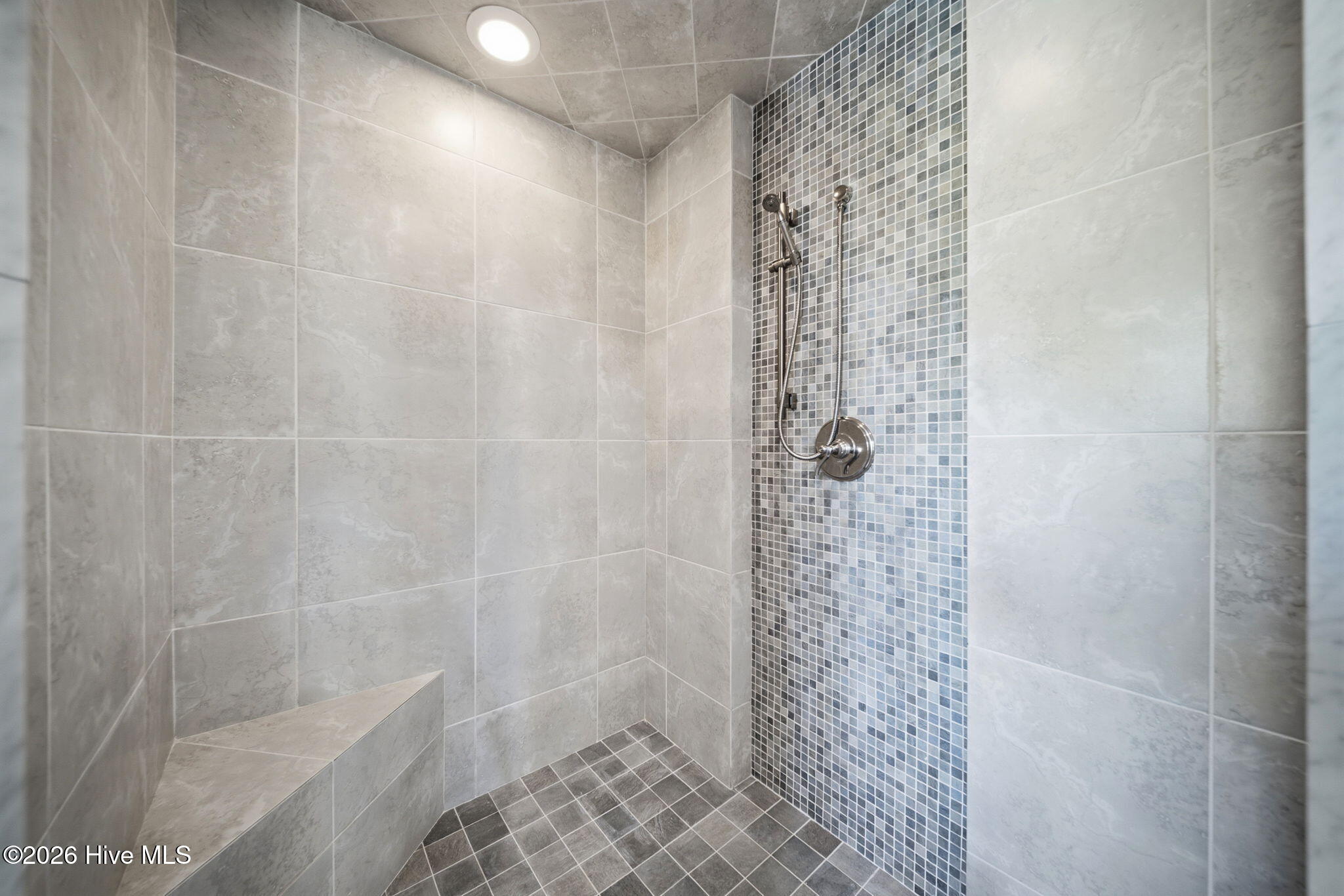 100570583 | Photo 50