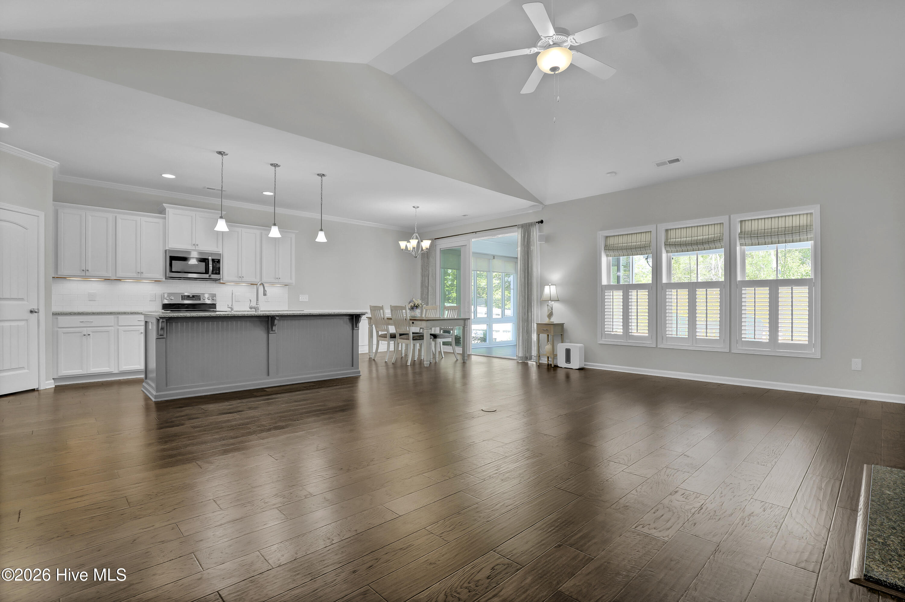 100567607 | Photo 10