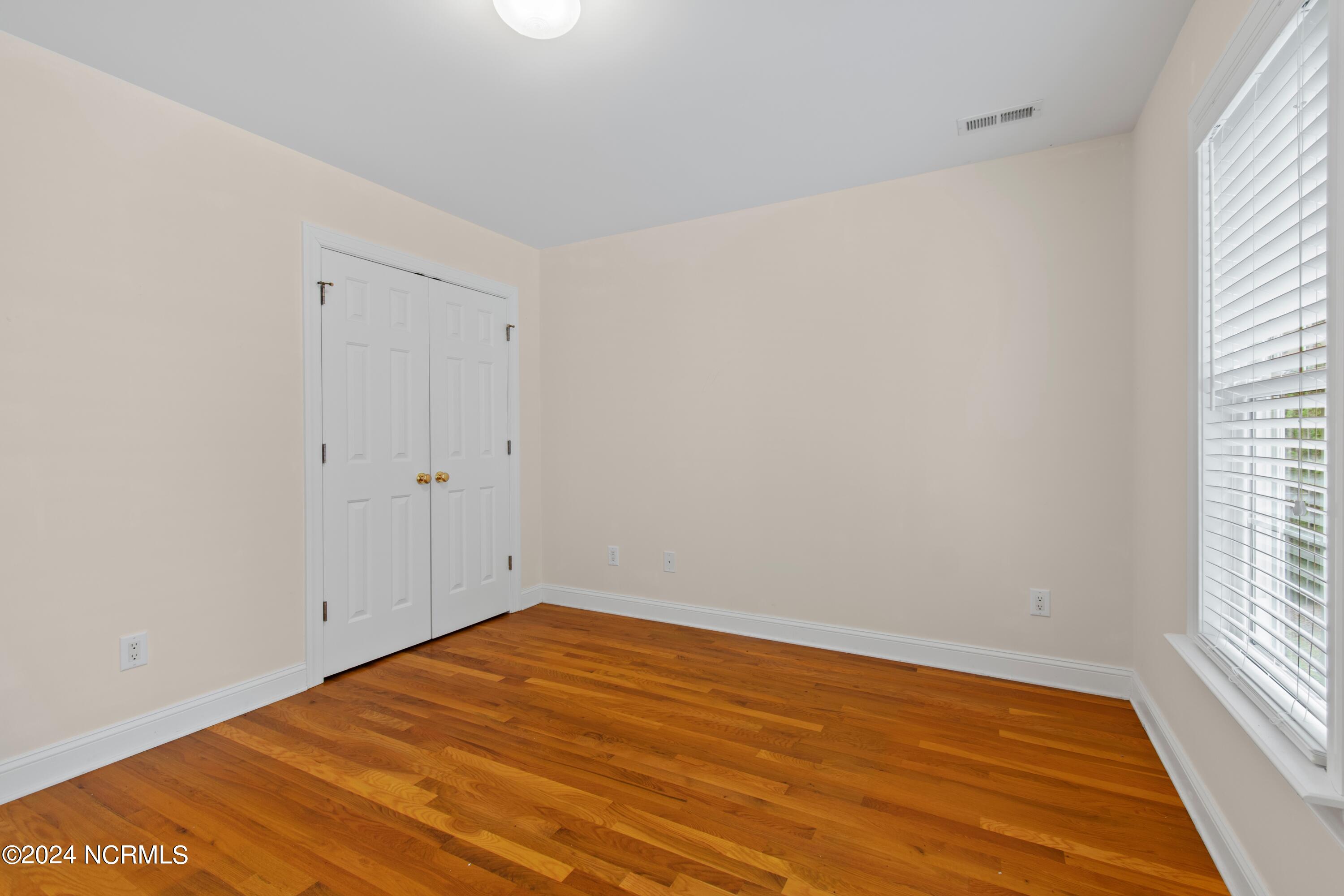 100553492 | Photo 18