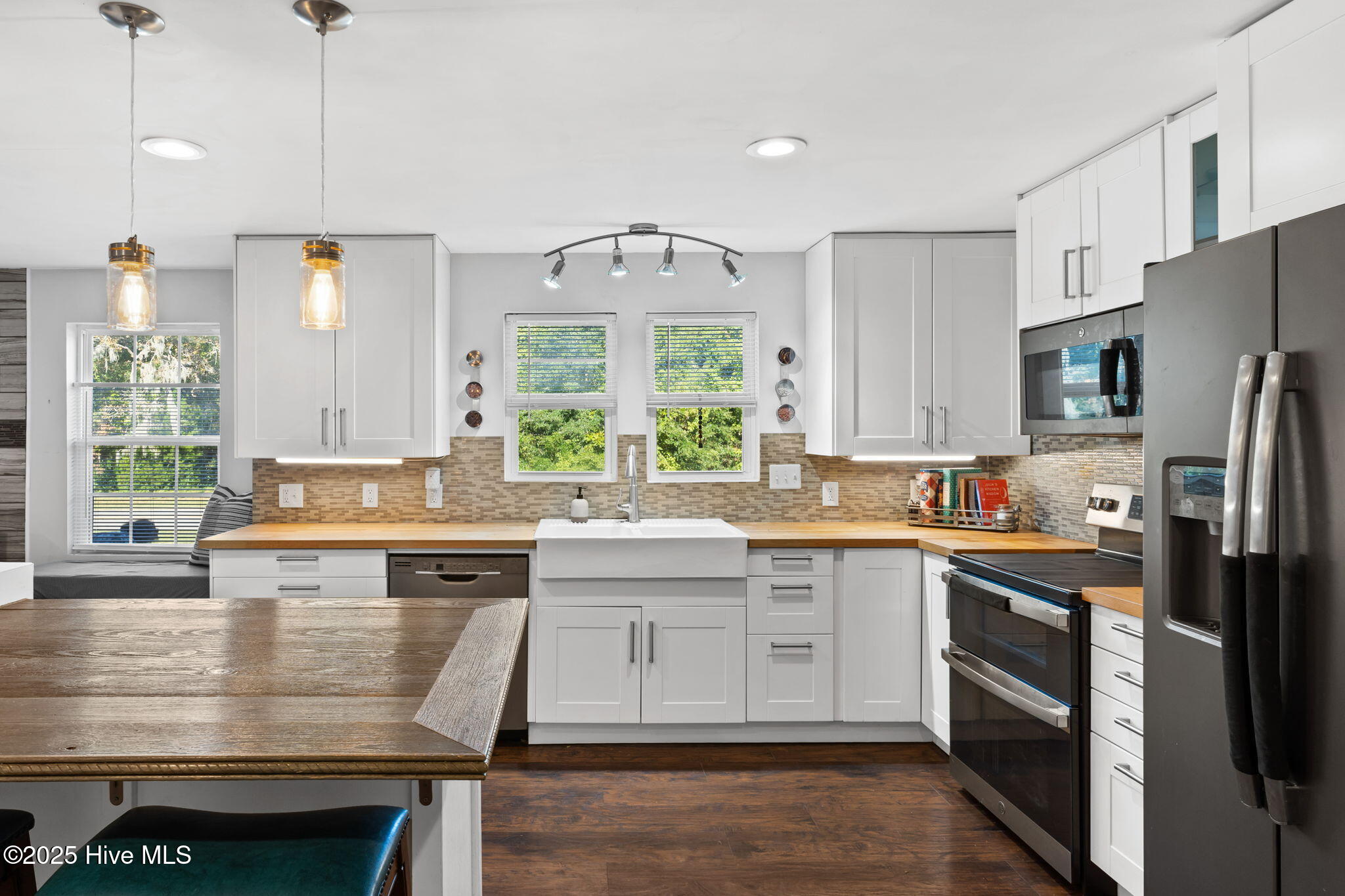 100538220 | Photo 19