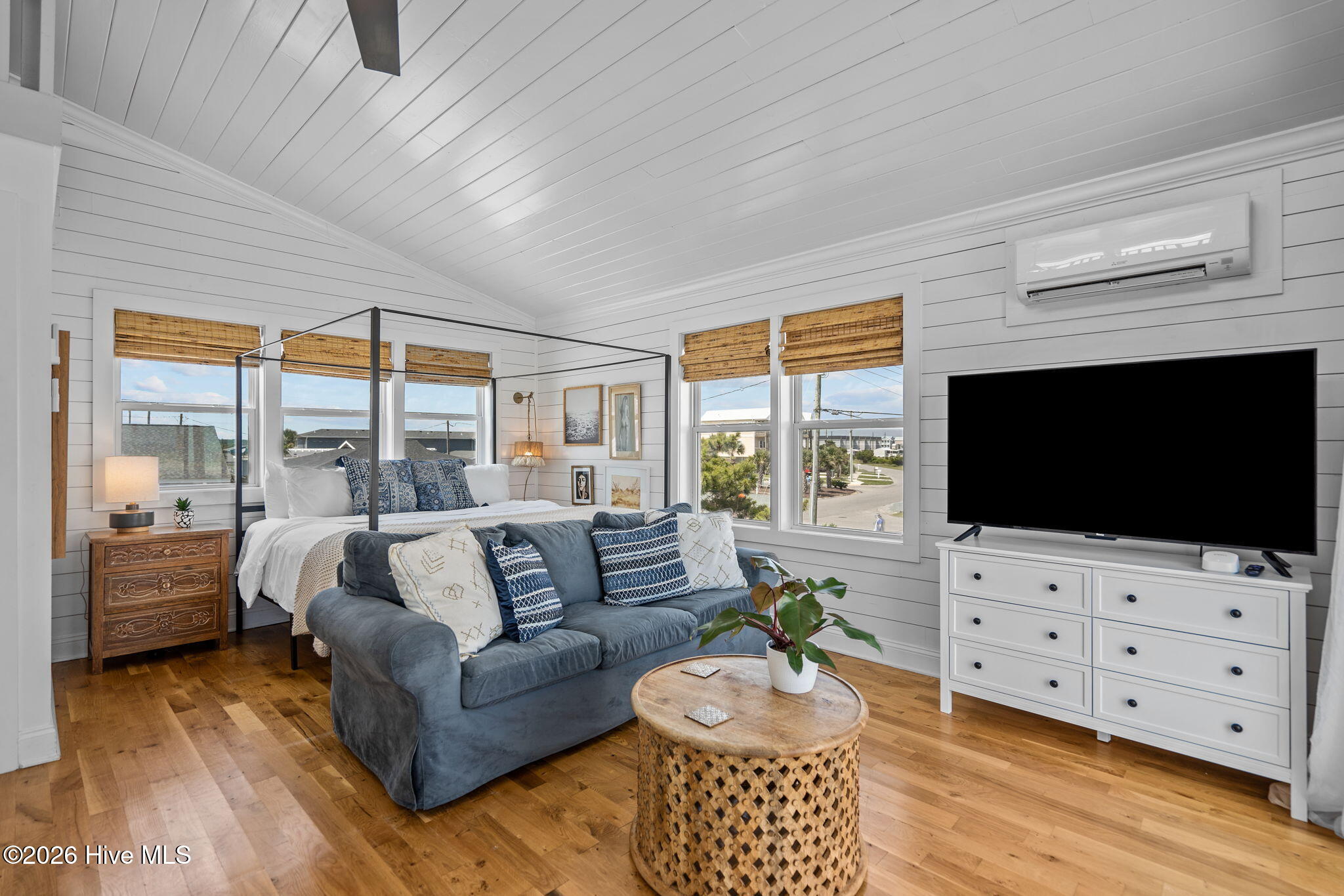 100560357 | Photo 39