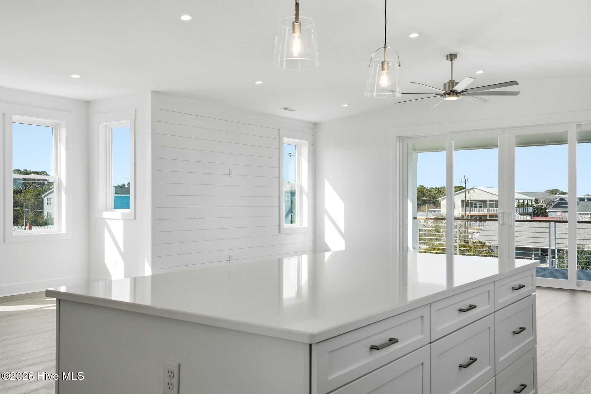 100558491 | Photo 15