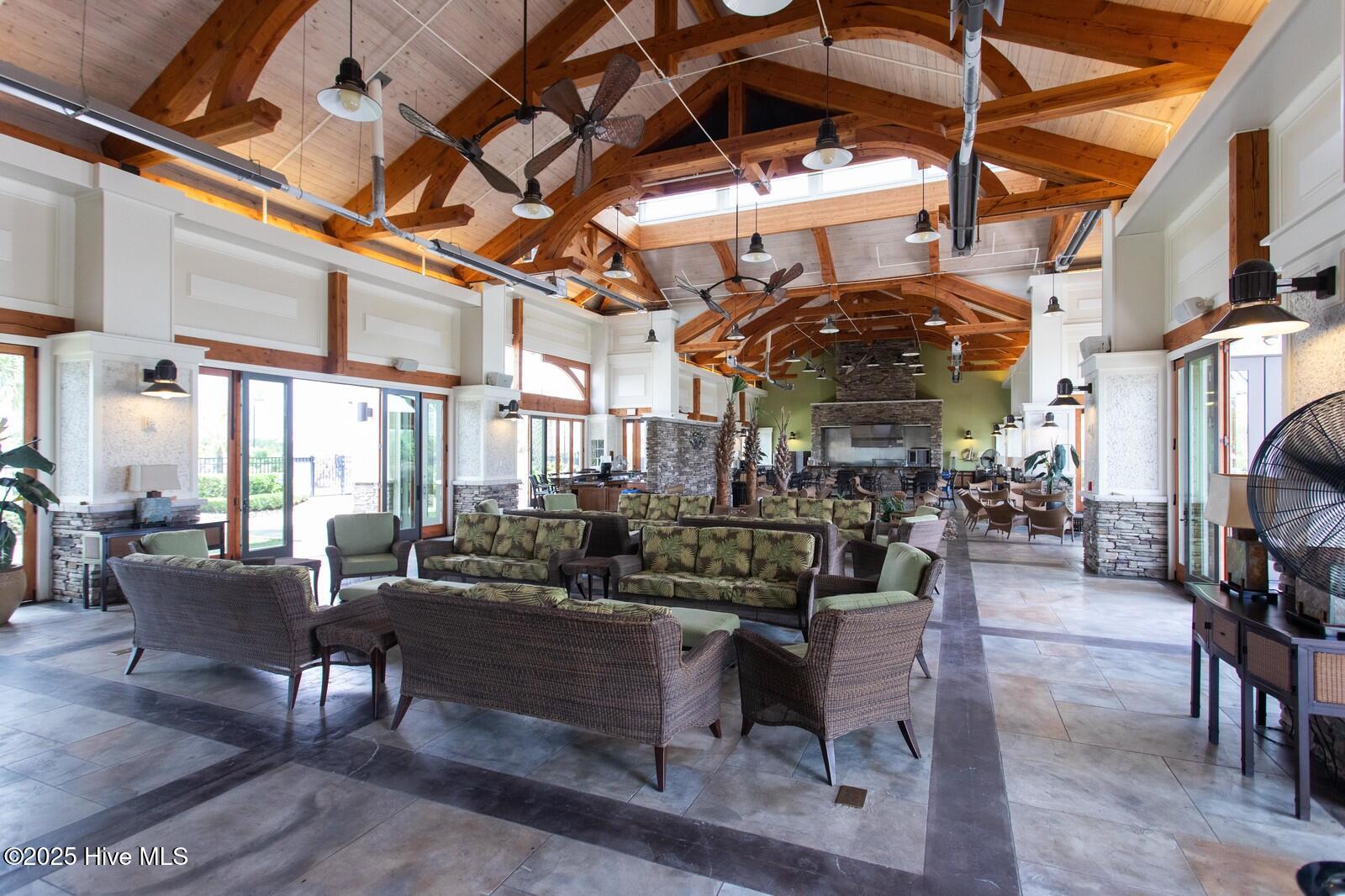 100514477 | Photo 64