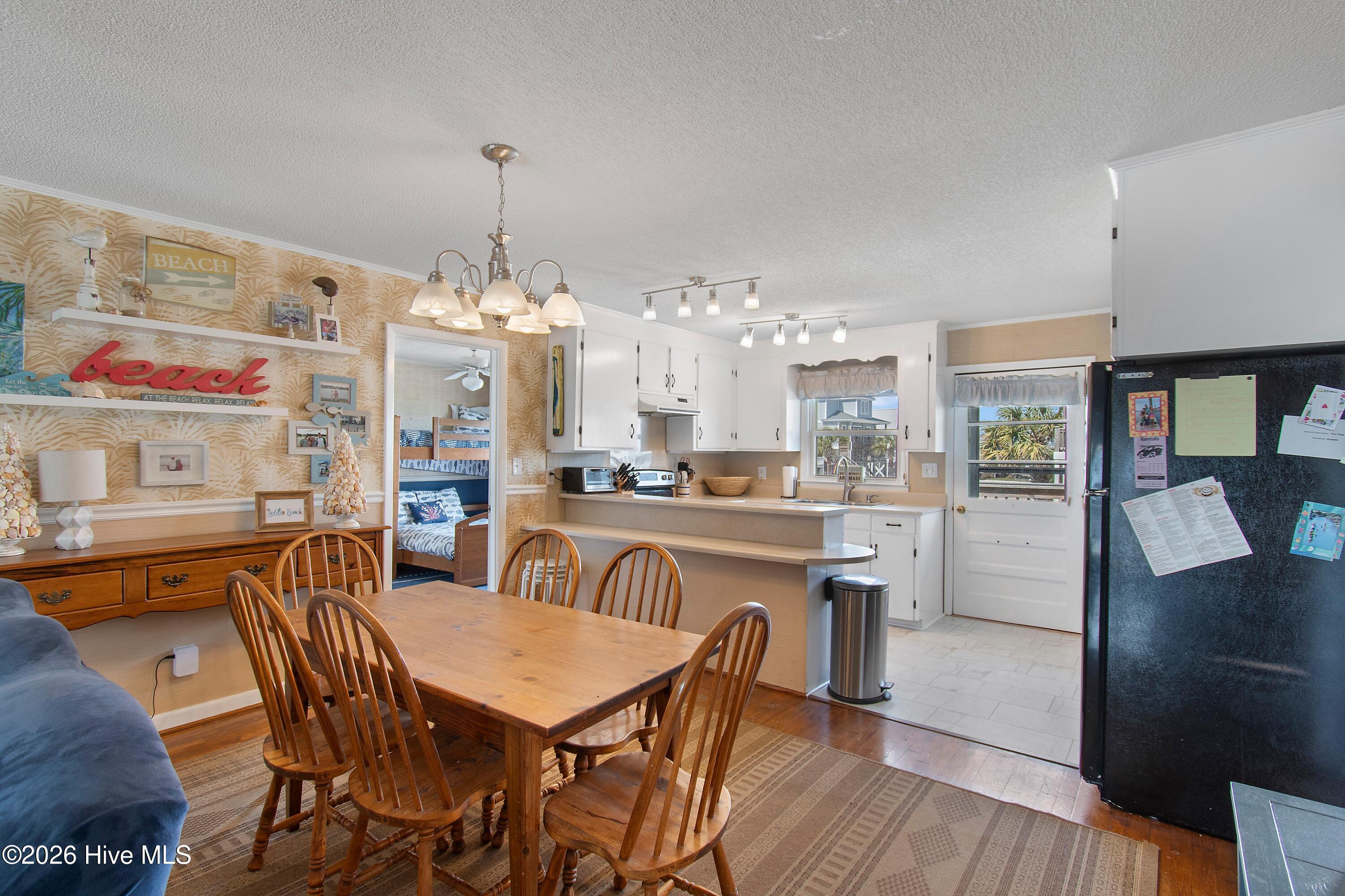 100561675 | Photo 16