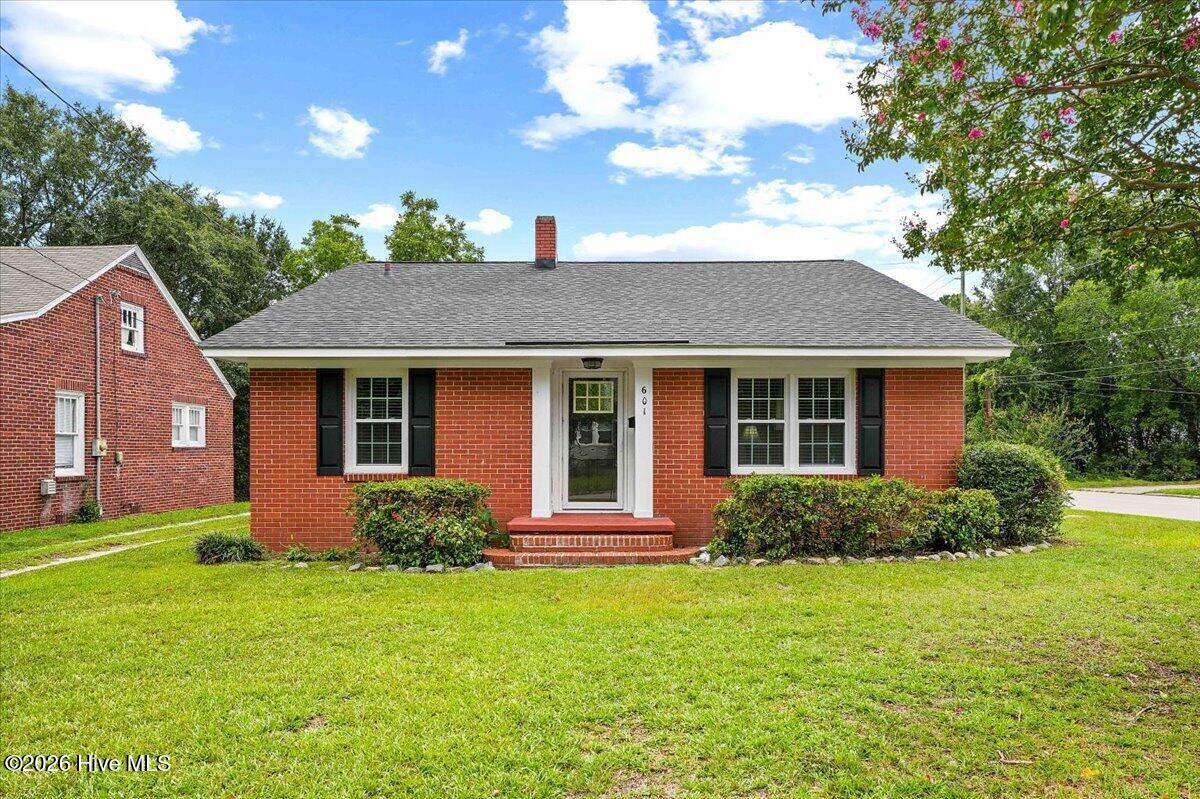 Exterior photo of 601 E 8th Street, Washington, NC 27889. MLS: 100591502