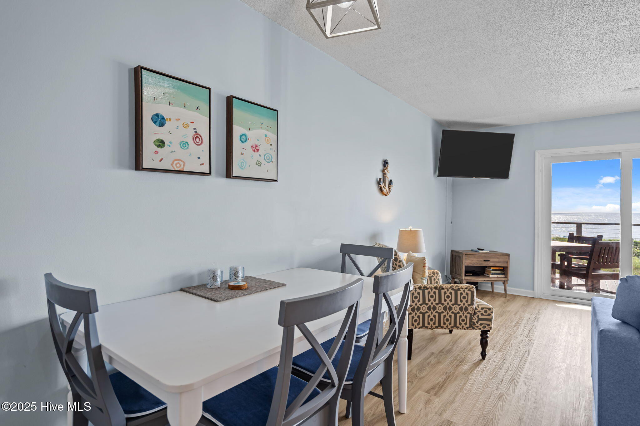 100528366 | Photo 28