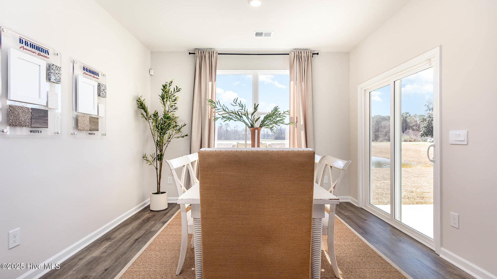 100549362 | Photo 11