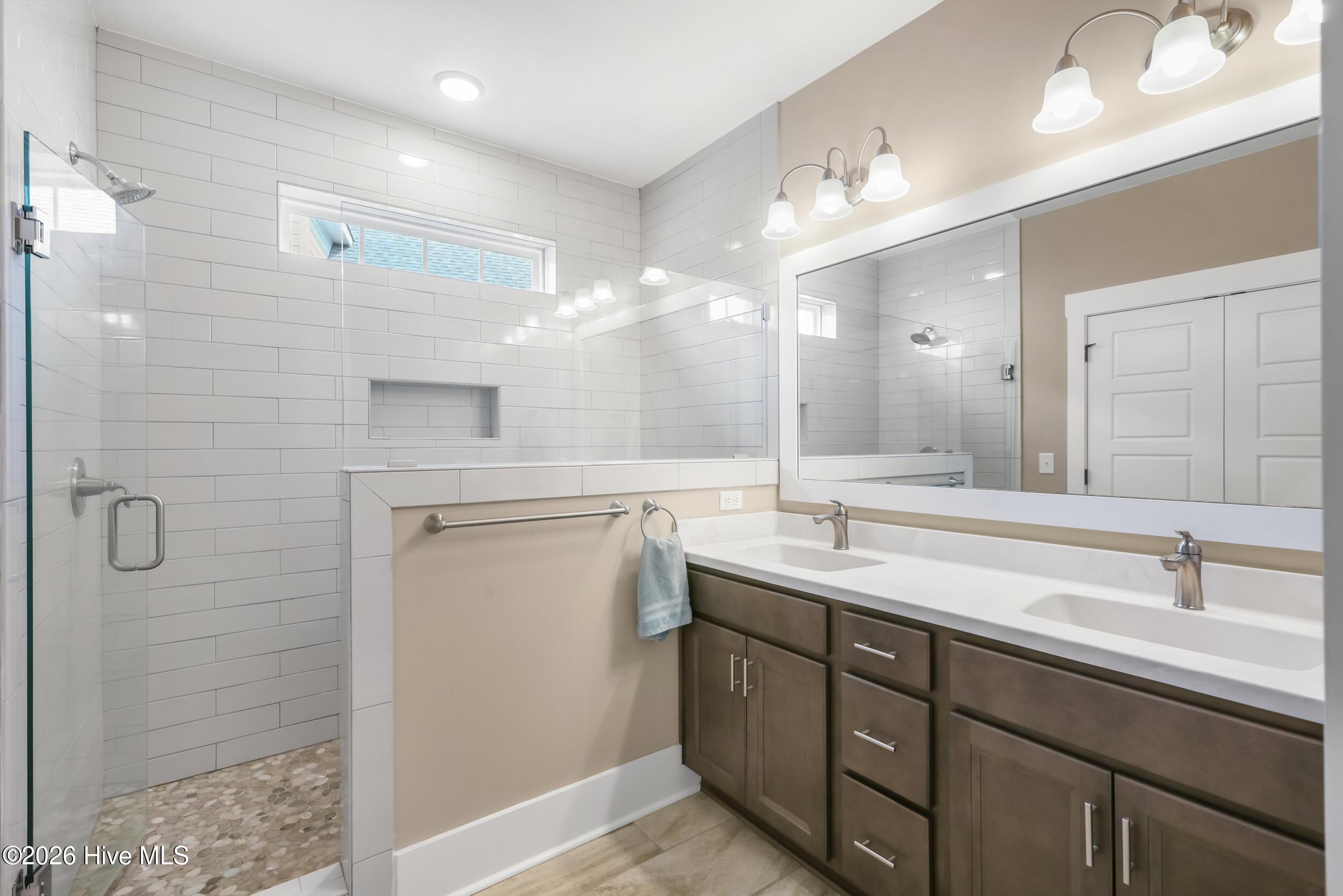 100560920 | Photo 20