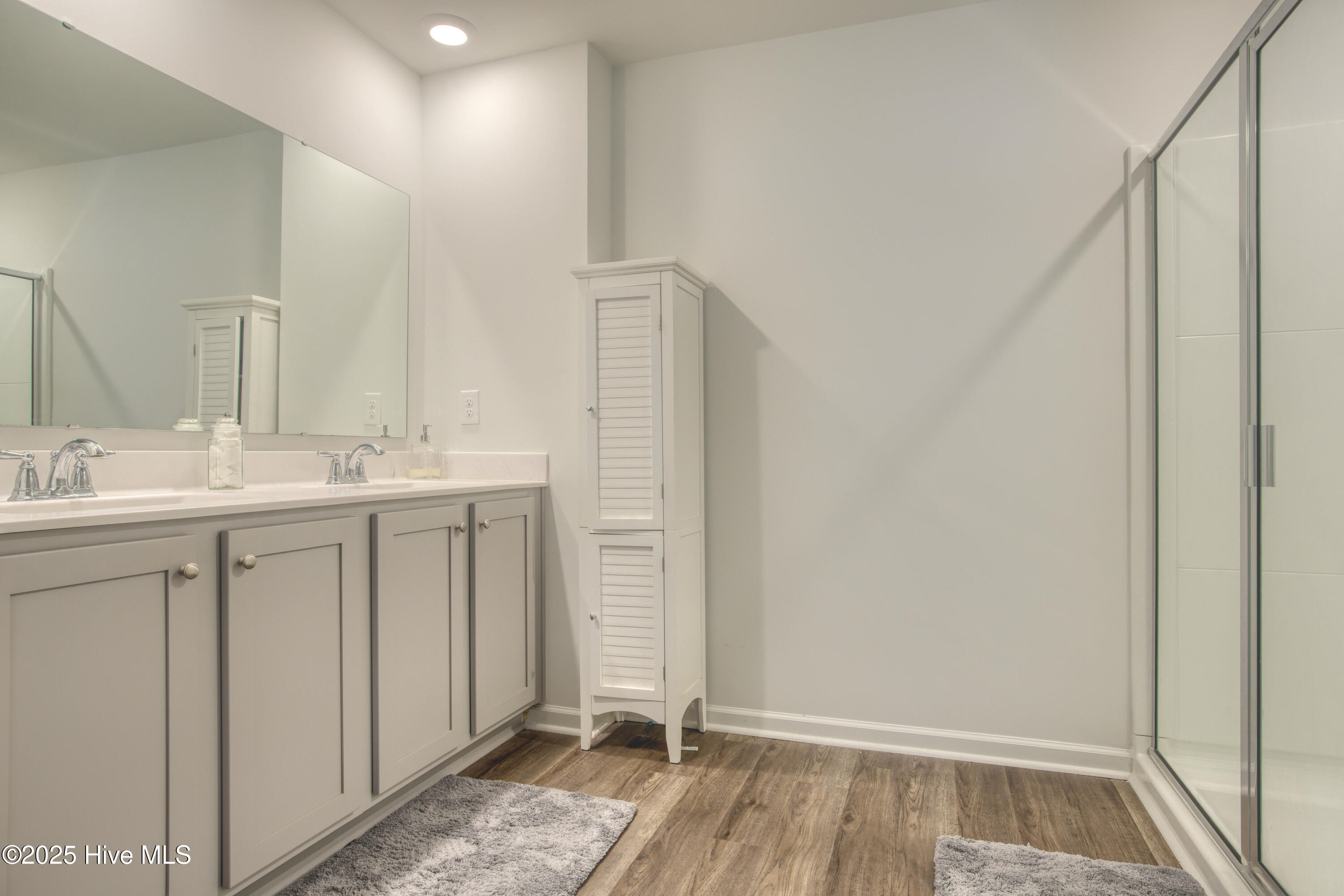 100538124 | Photo 23