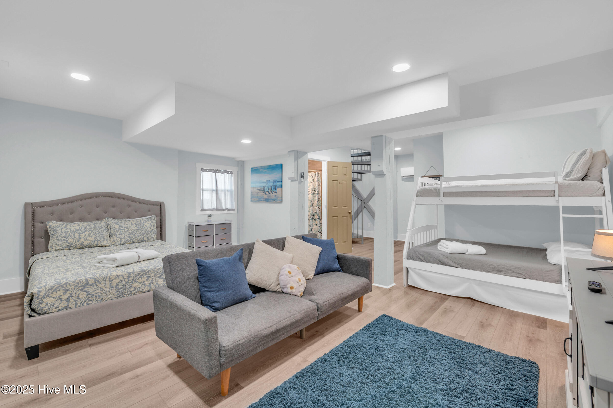 100557973 | Photo 17