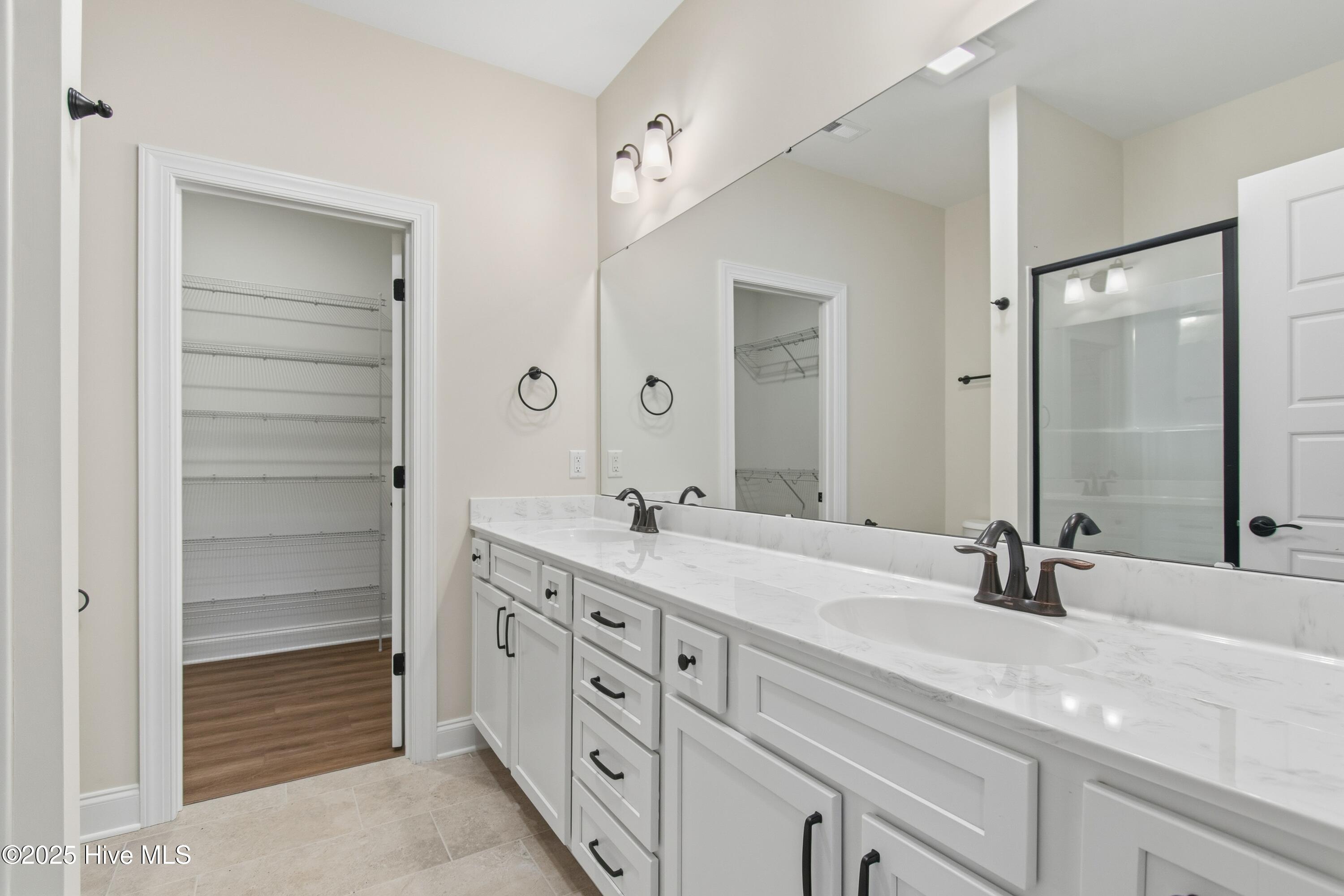 100505840 | Photo 24