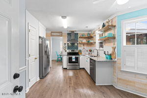 100566910 | Photo 11